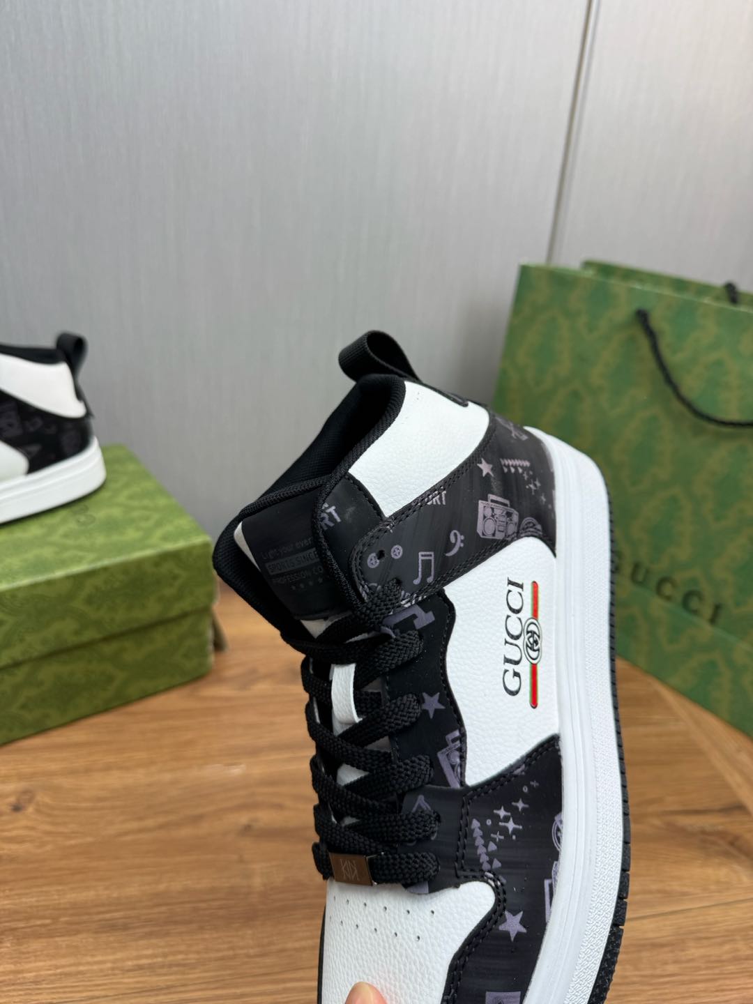 GG Men's Sneaker Black White Cowhide 527701