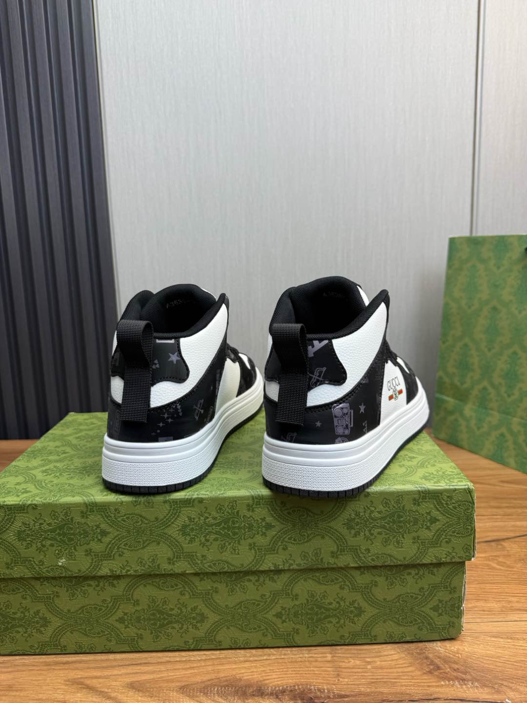 GG Men's Sneaker Black White Cowhide 527701