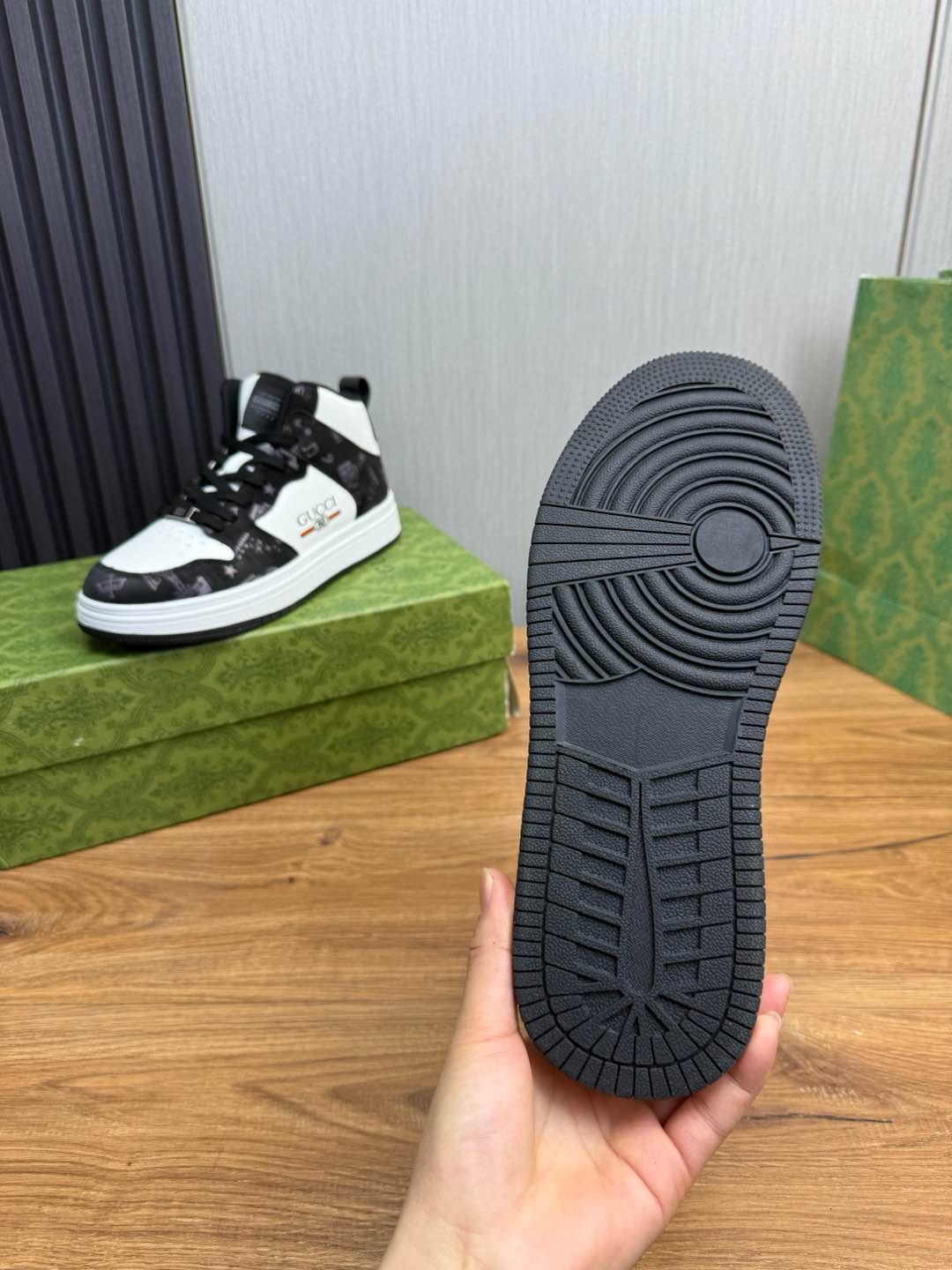 GG Men's Sneaker Black White Cowhide 527701