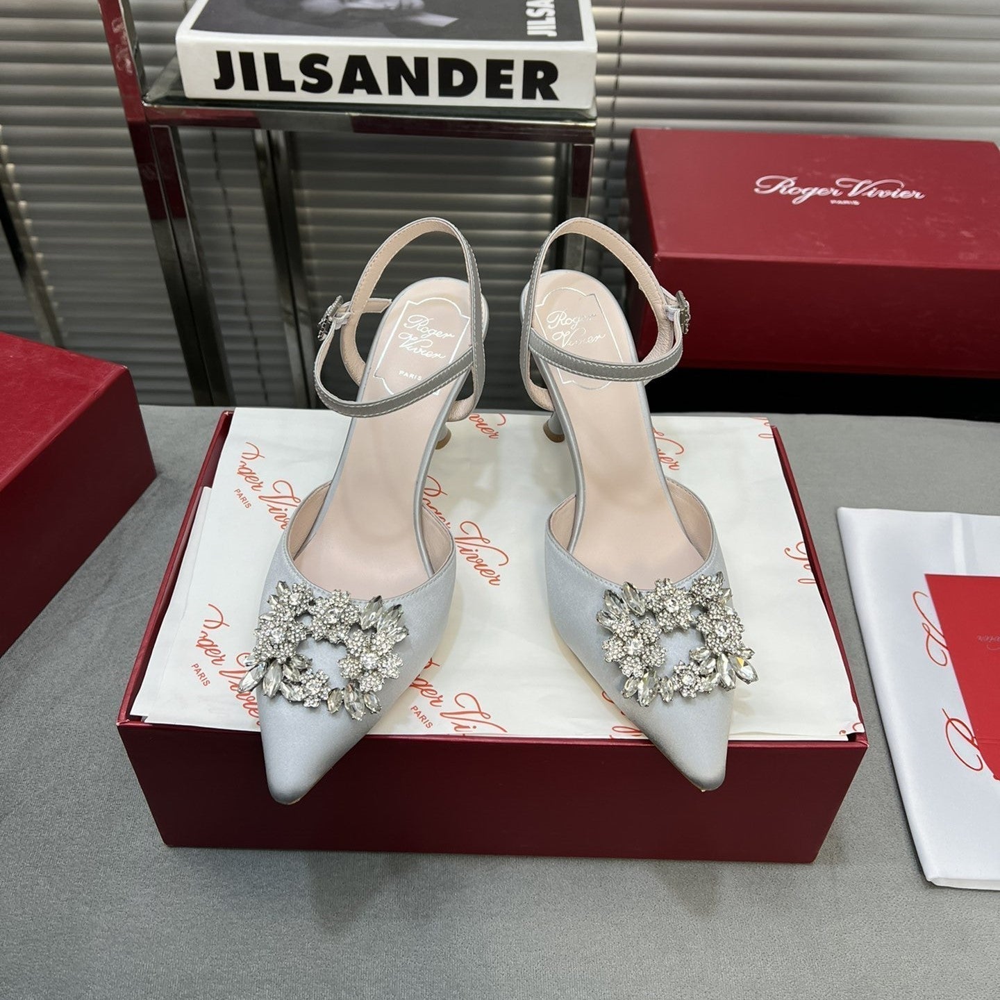 Flower Strass Buckle Slingback Pump 90 Grey Satin