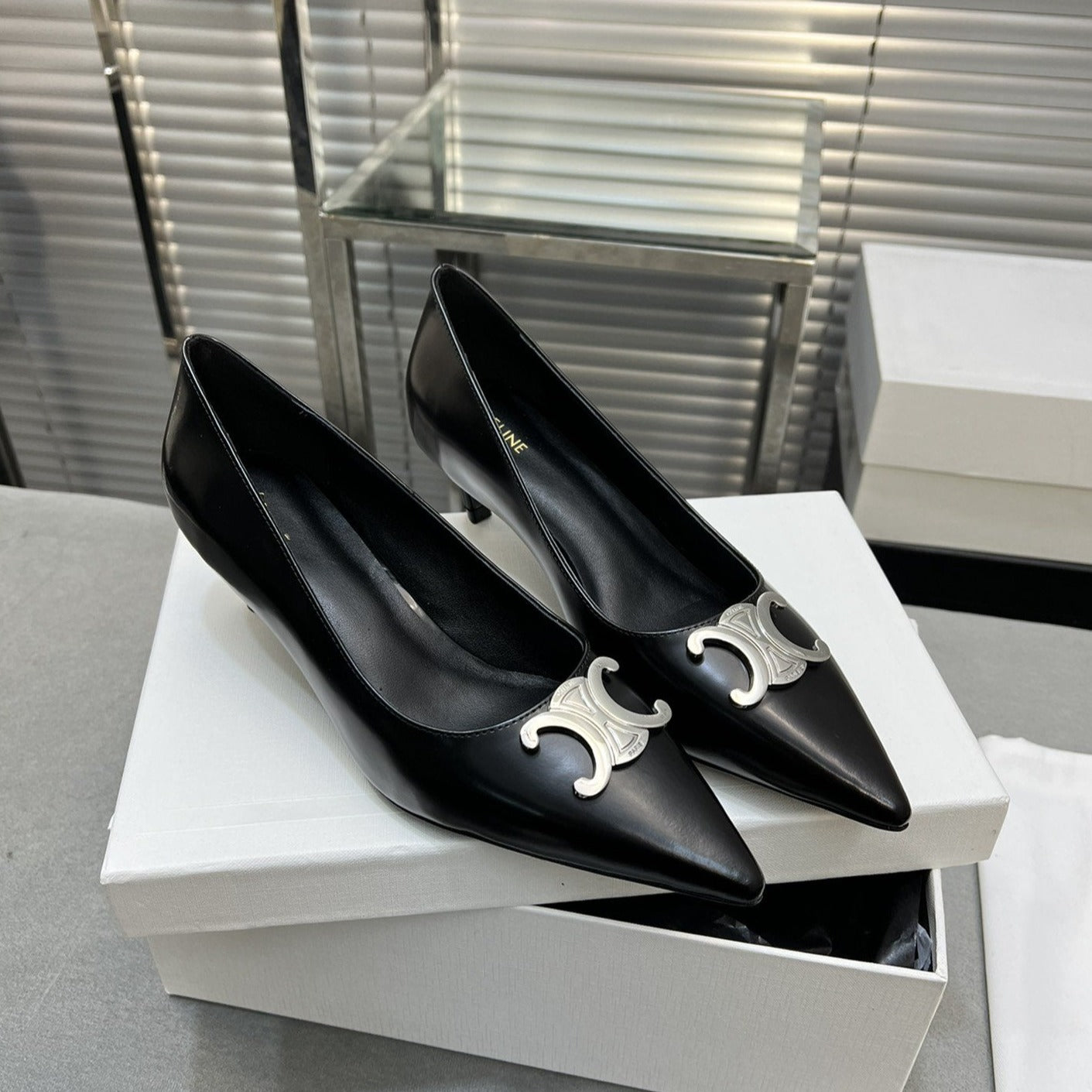 cl pumps 50 black calfskin silver logo