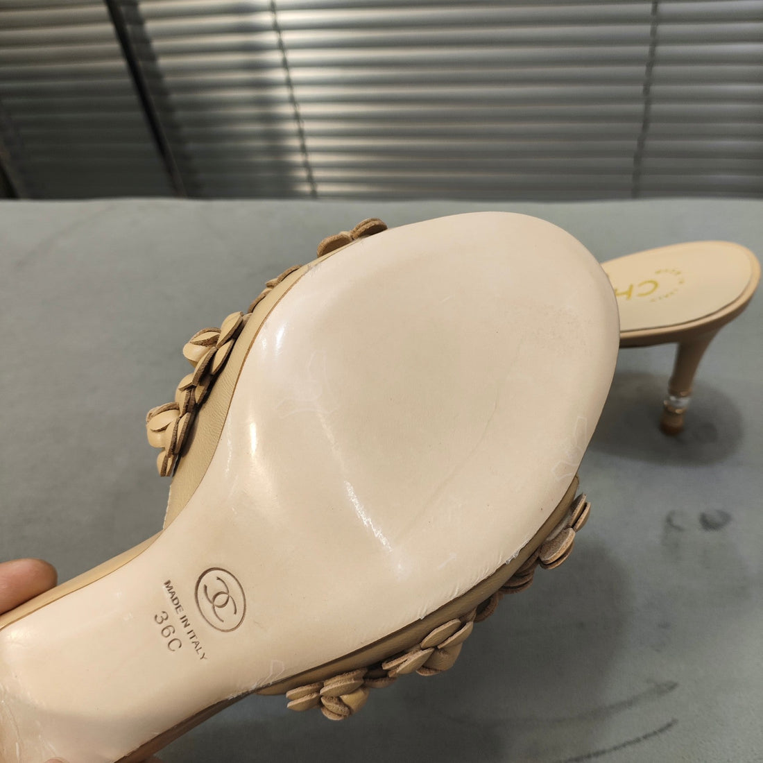 mule sandal 80 beige calfskin flower