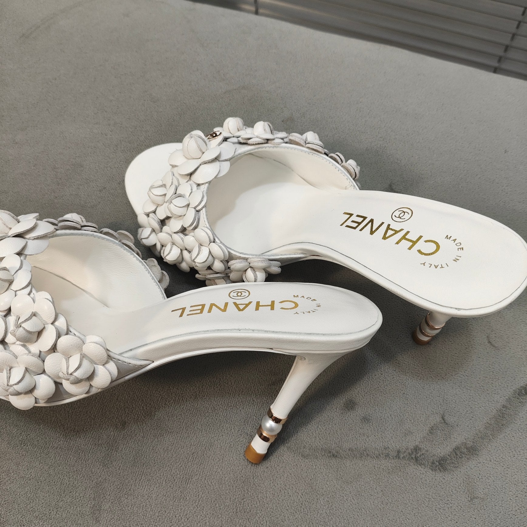 mule sandal 80 white calfskin flower