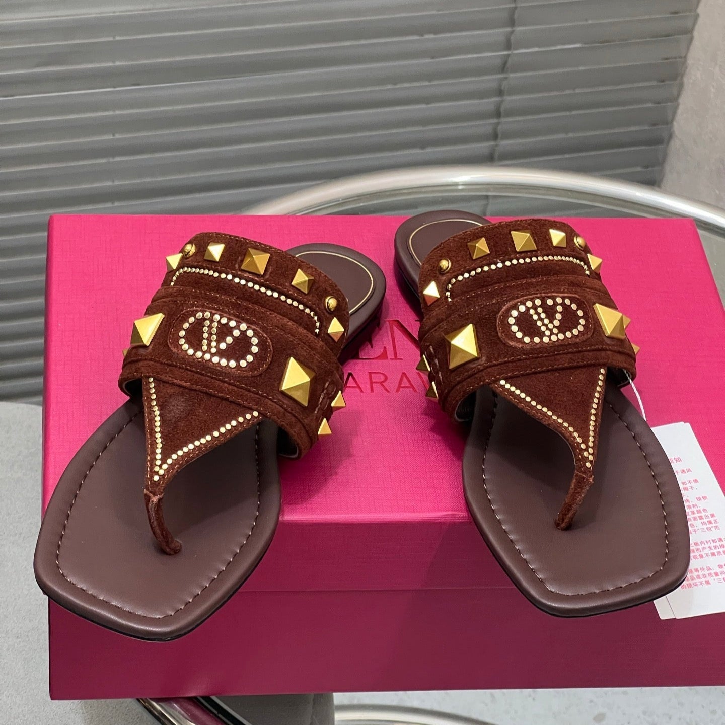 VT Rockstud Thong Sandals Brown Suede