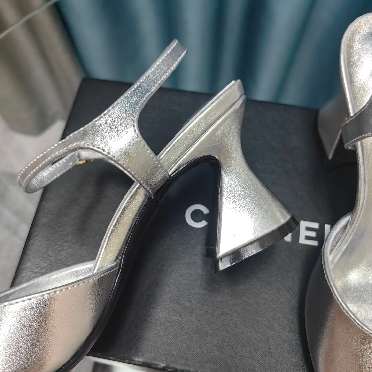 cc slingbacks sandal 85 silver metalic calfskin