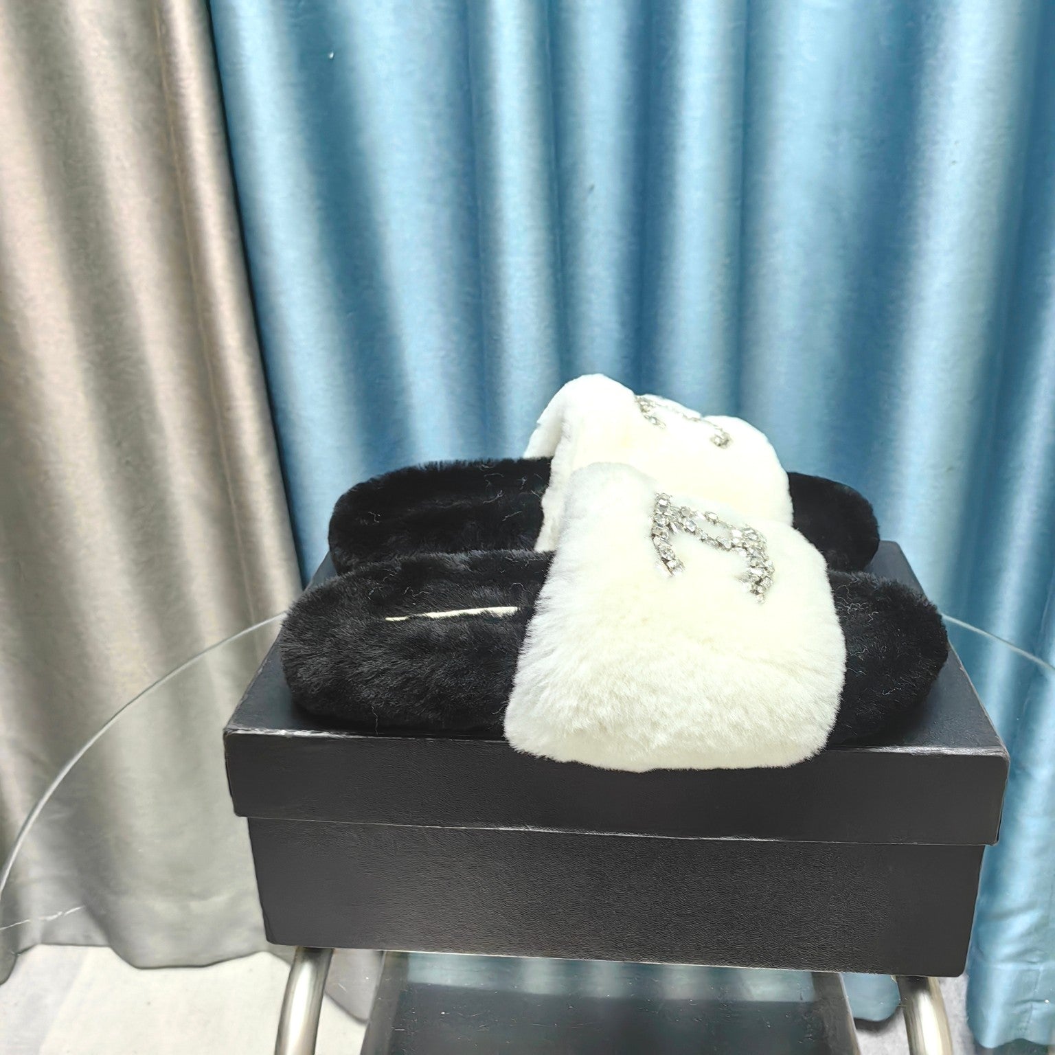 CC Slippers White Mix Black With Logo Fleece