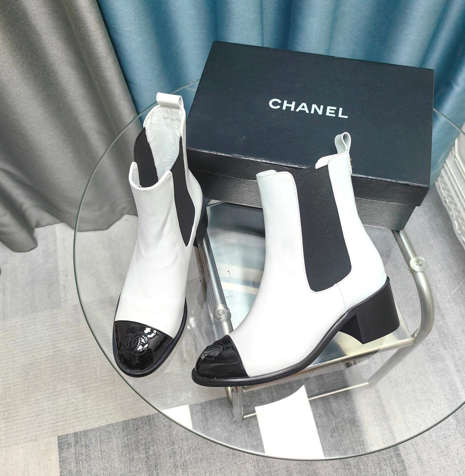 CC Chelsea Ankle Boots White Calfskin