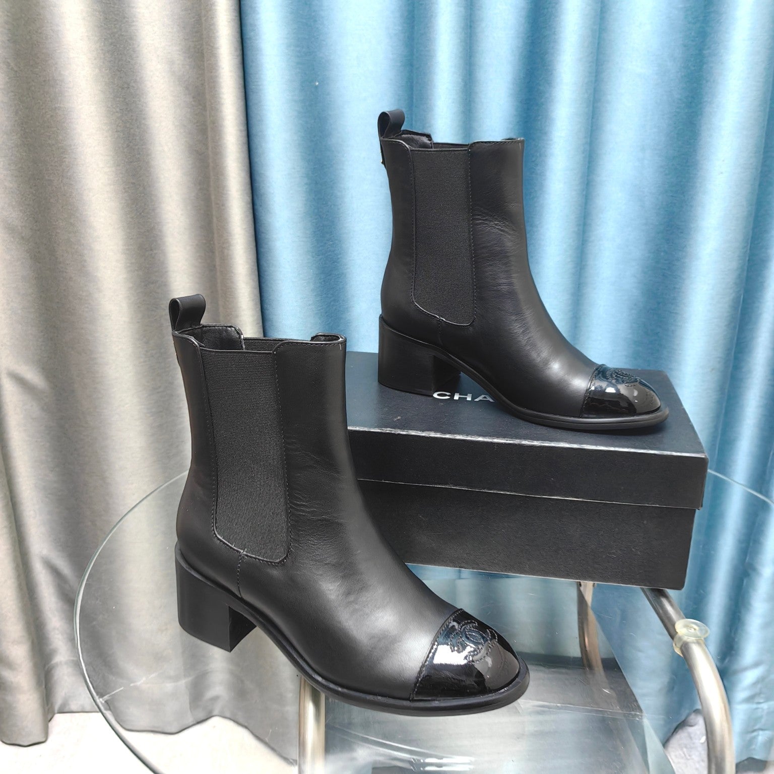 CC Chelsea Ankle Boots Black Calfskin