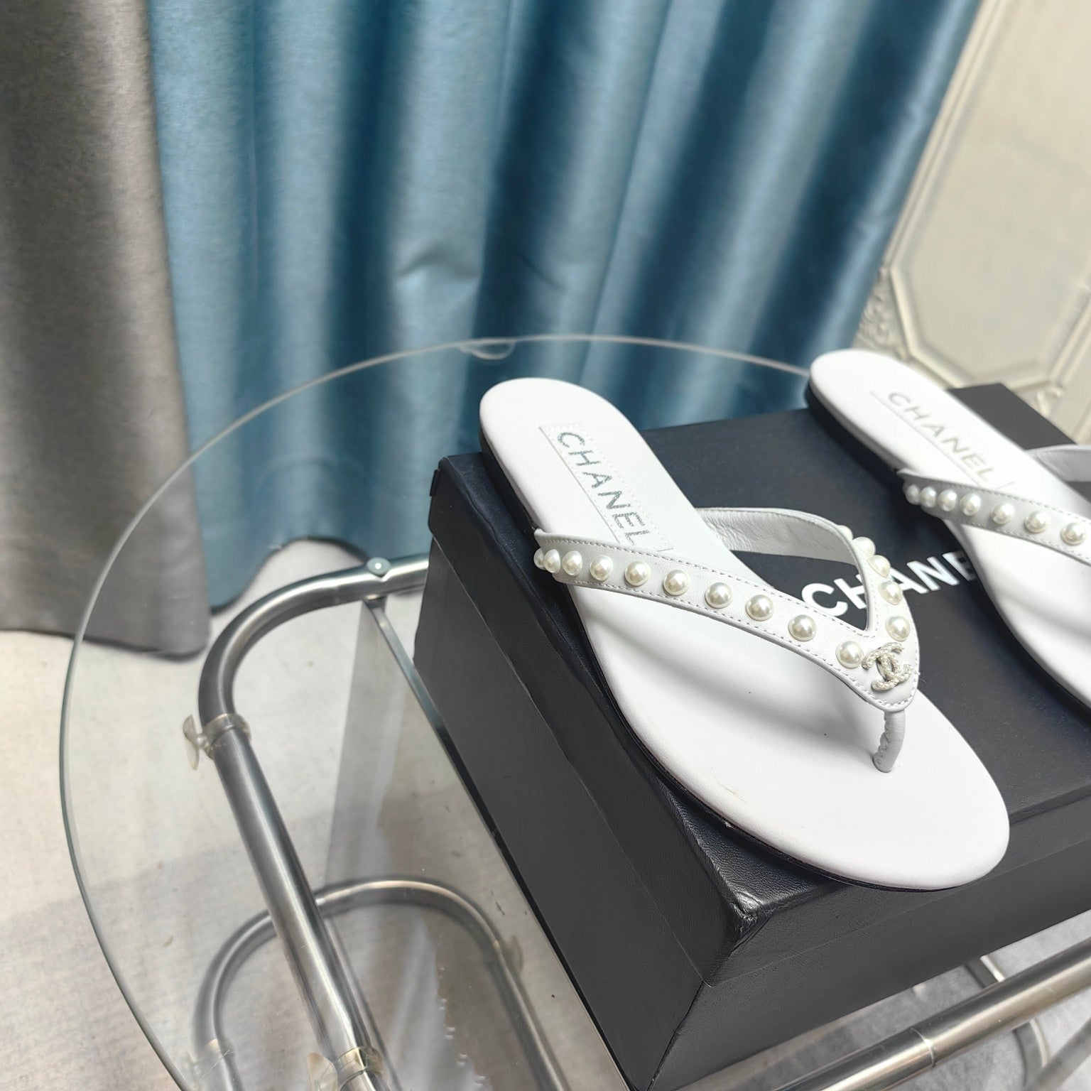 CC Thong White Calfskin Pearl