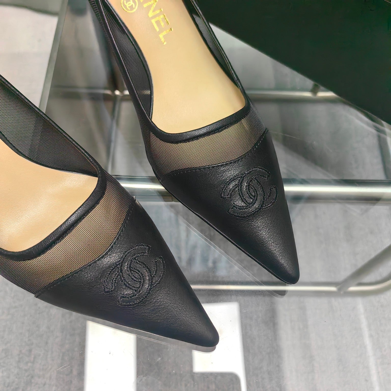 CC Pumps 50 Black Mesh Leather Pointed Toe