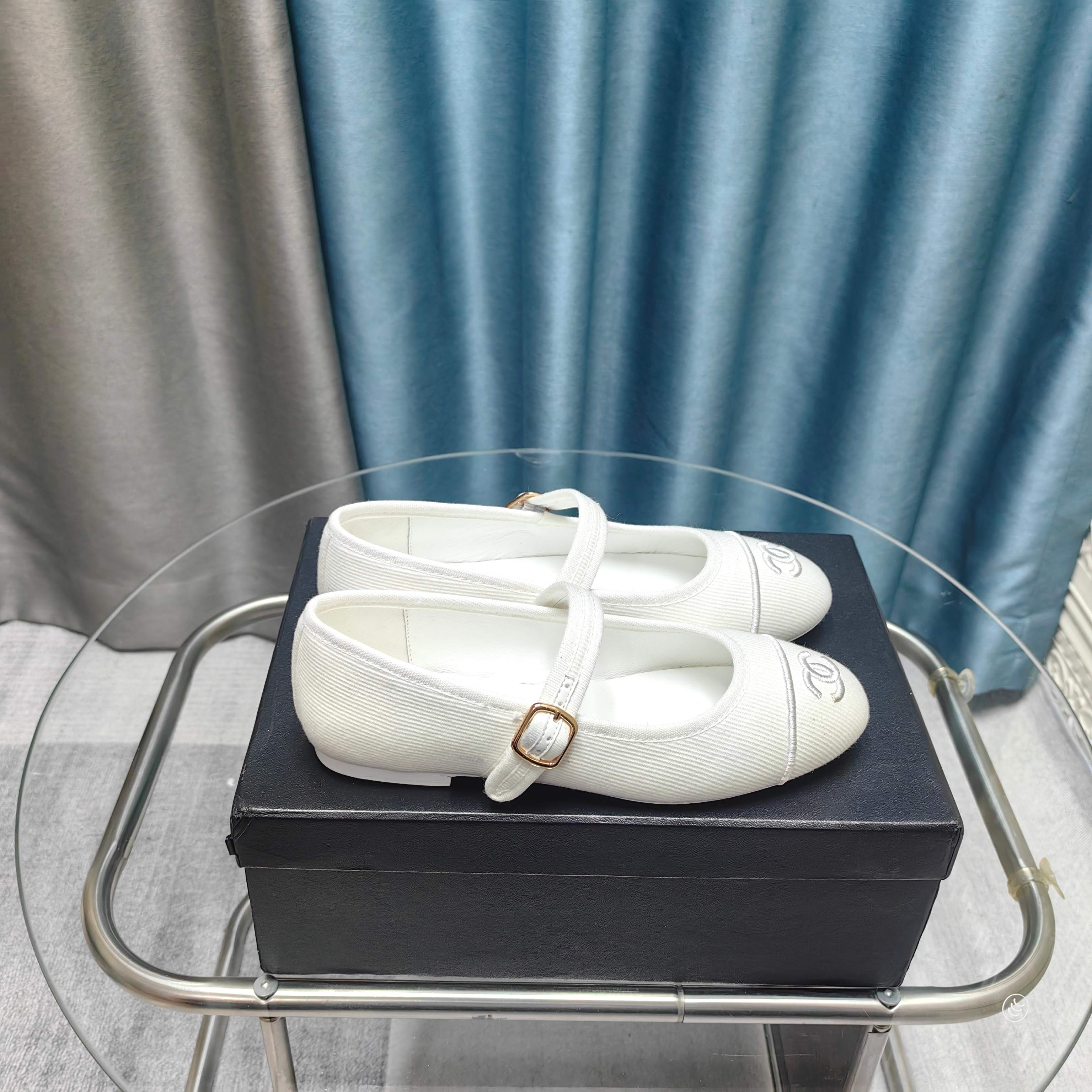 CC 25C Marry Janes White Fabric