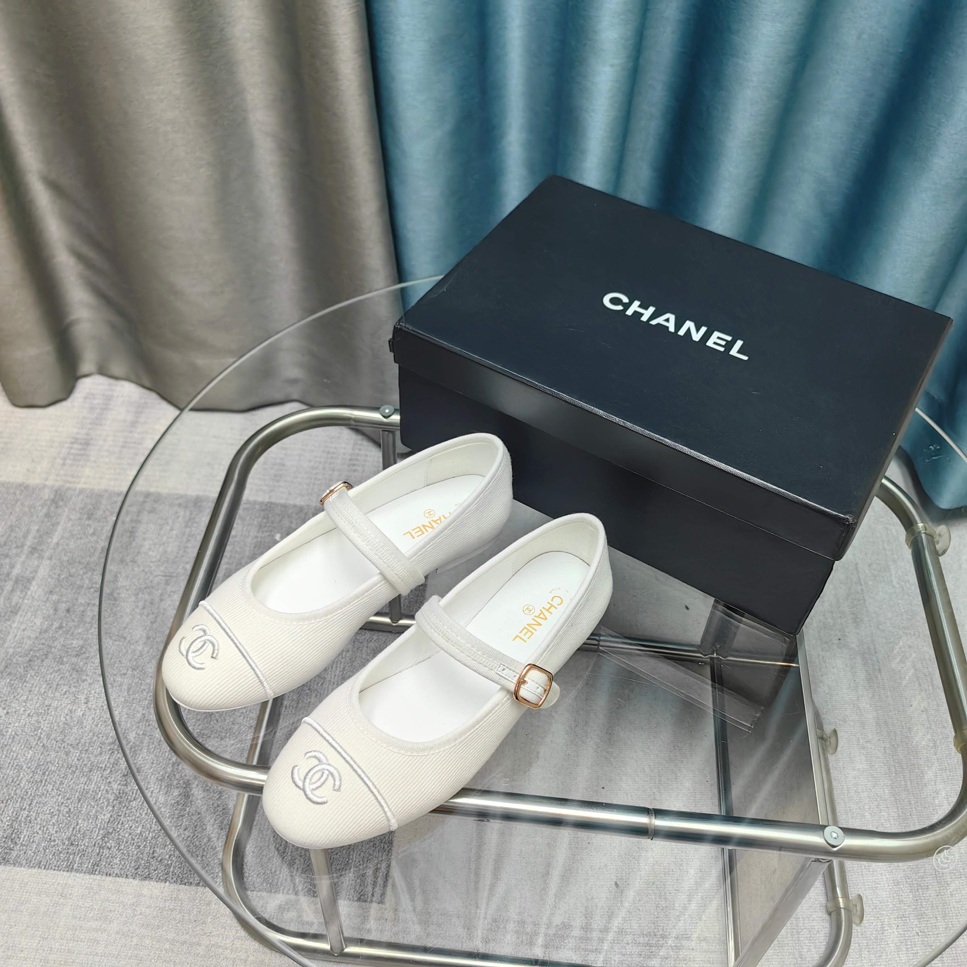 CC 25C Marry Janes White Fabric