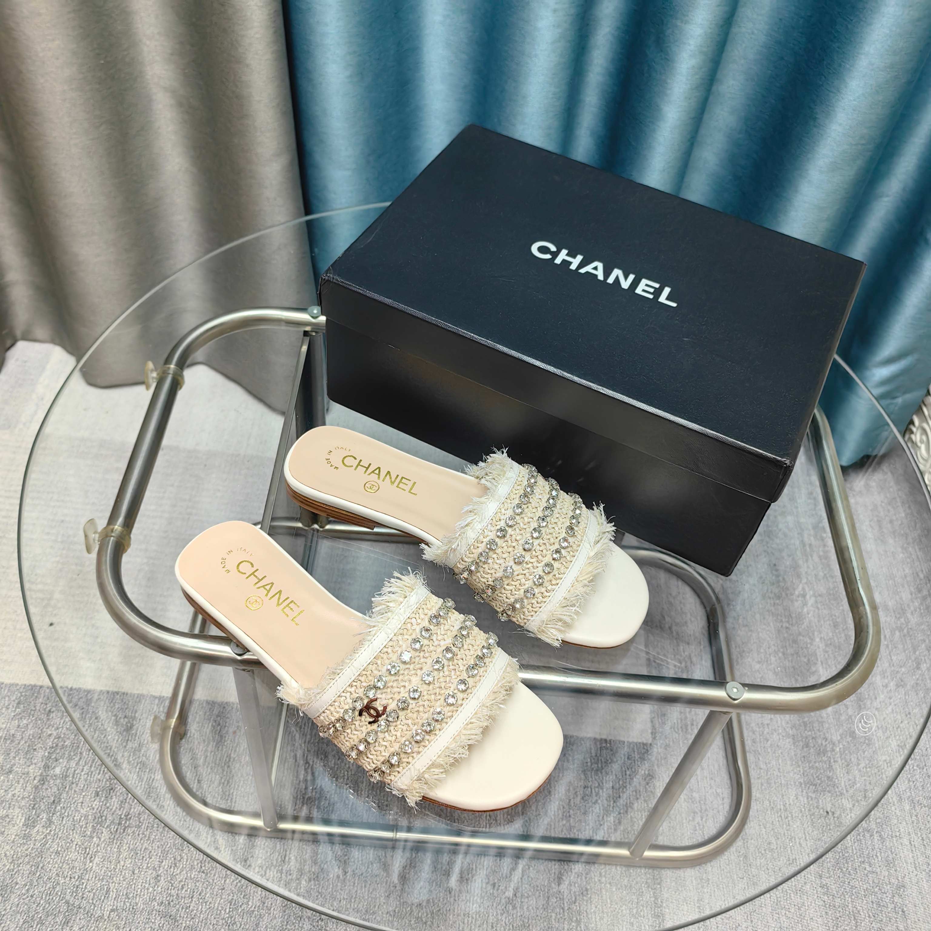 CC 25 Mule Raffia Strass