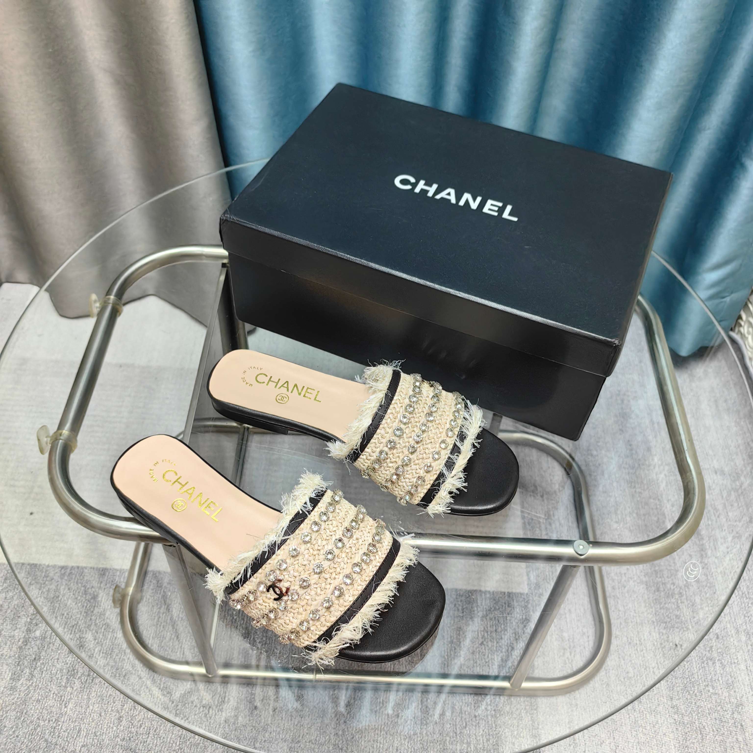 CC 25 Mule Raffia Strass