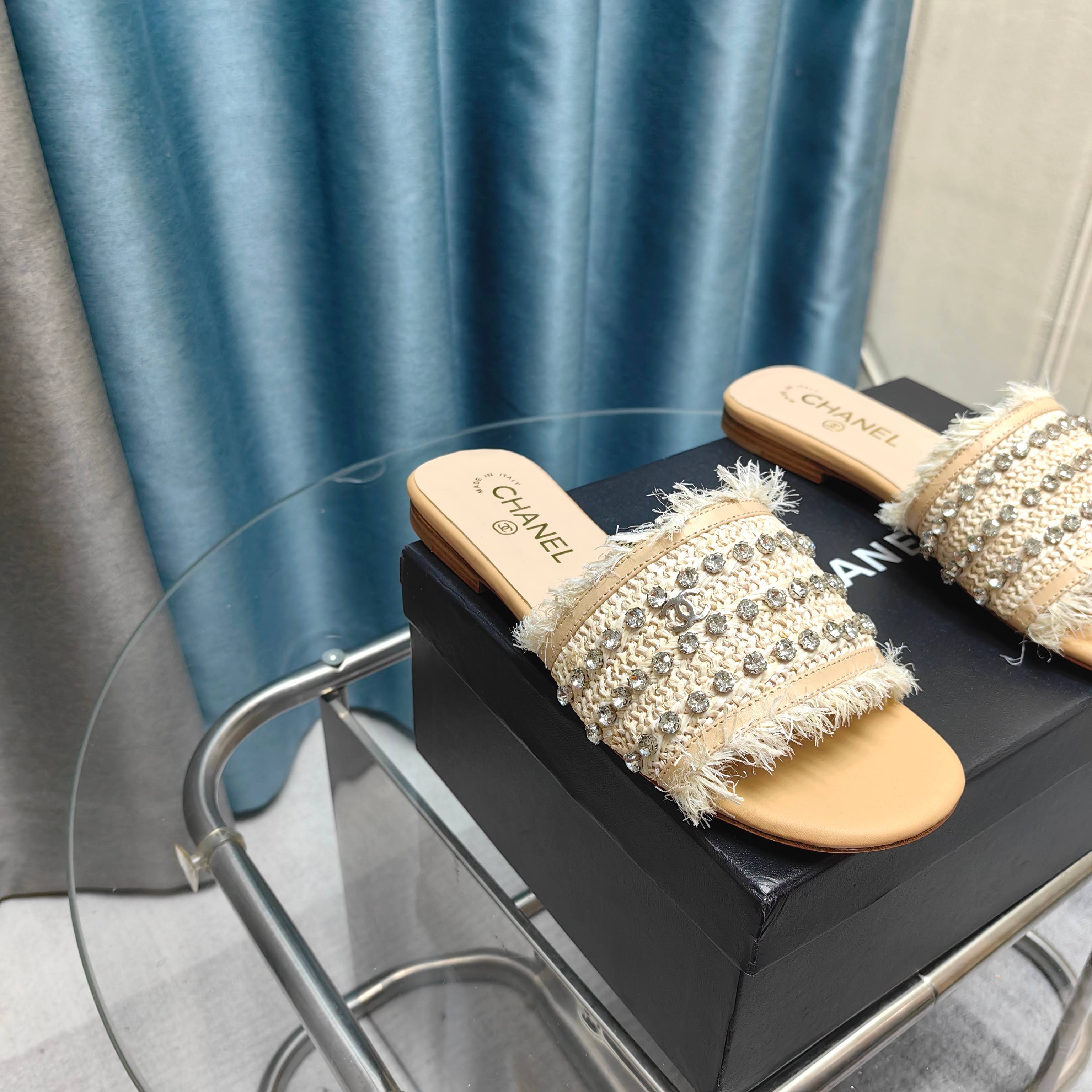 CC 25 Mule Raffia Strass