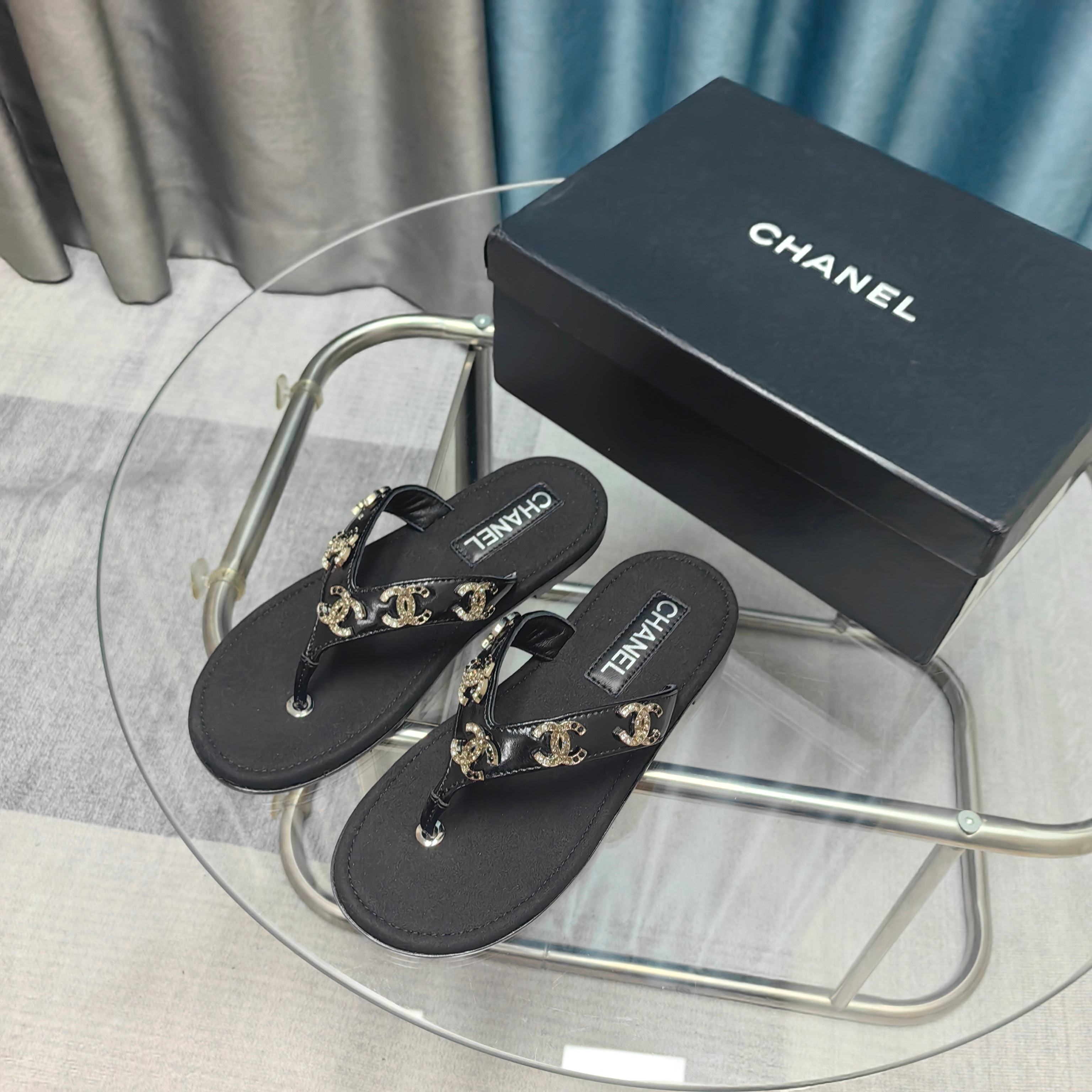 CC 25 Thong Sandal Diamond CC Logo