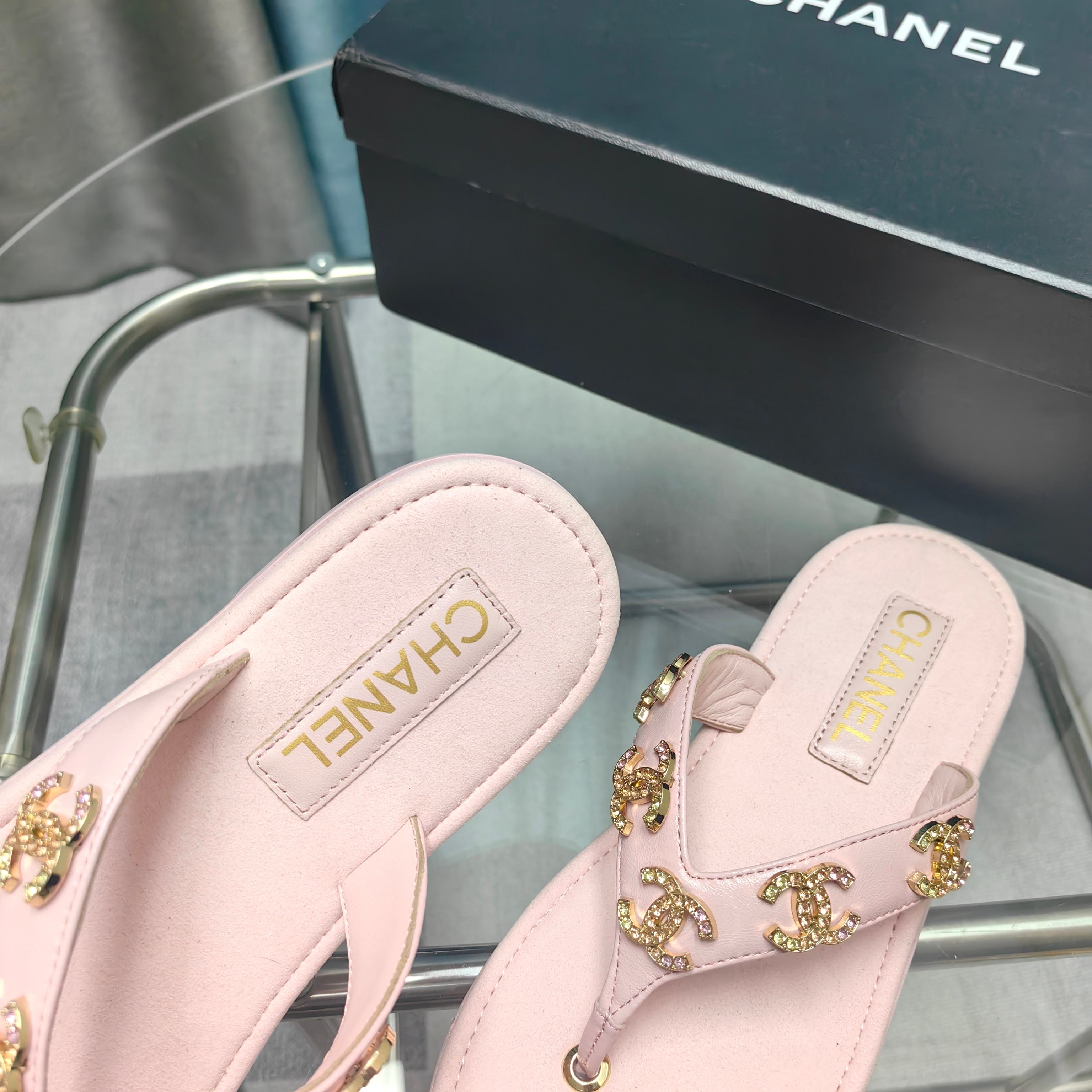 CC 25 Thong Sandal Diamond CC Logo