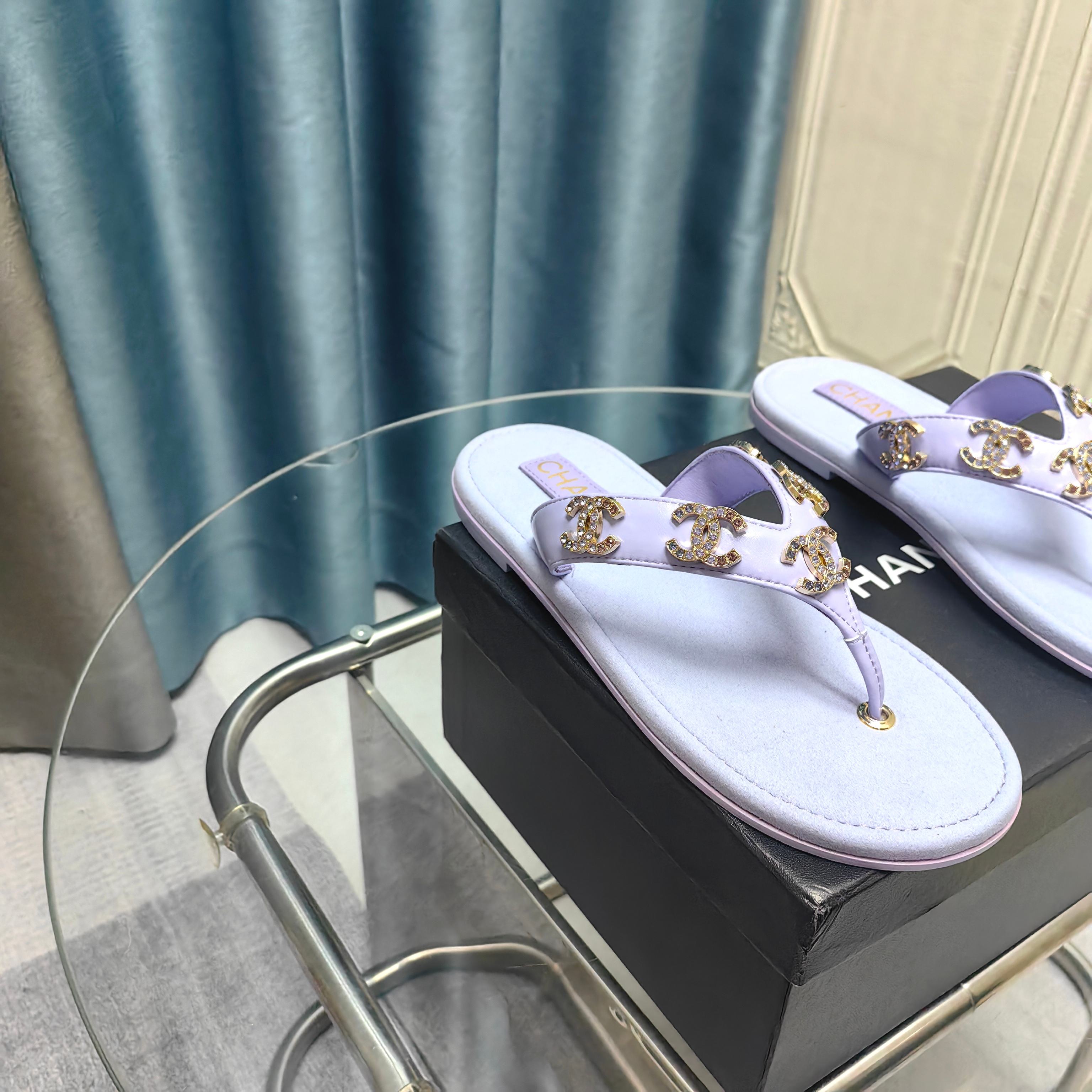 CC 25 Thong Sandal Diamond CC Logo