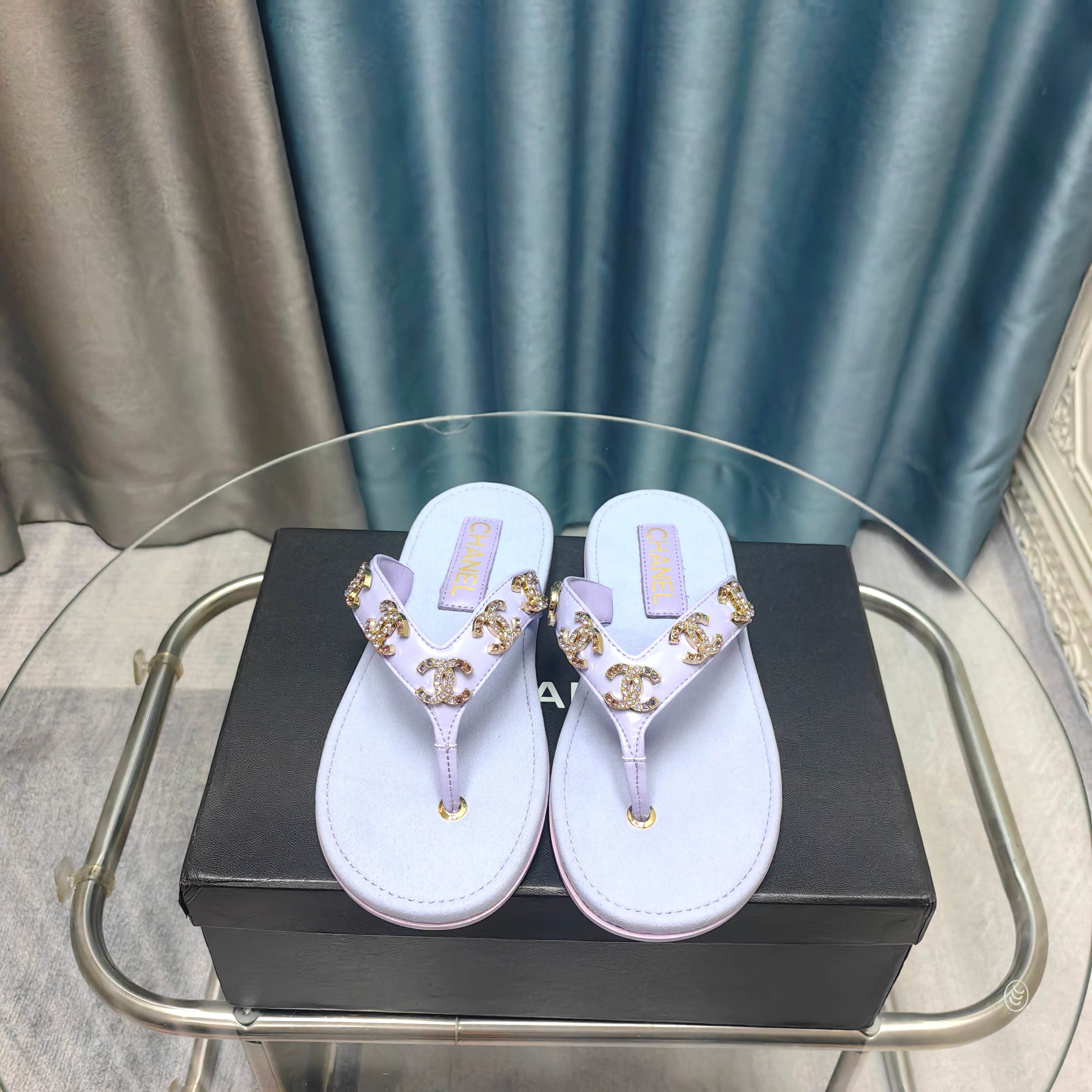 CC 25 Thong Sandal Diamond CC Logo