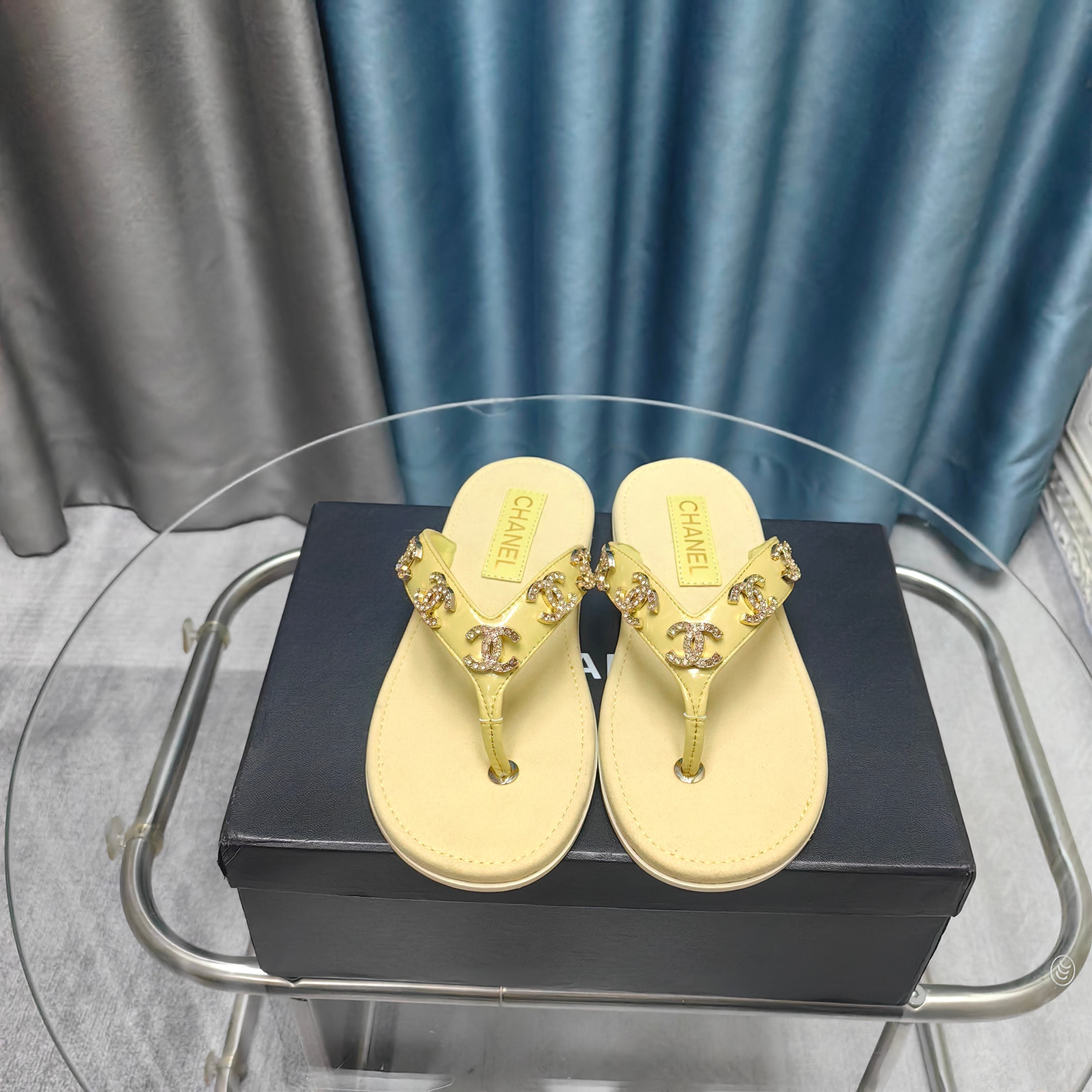 CC 25 Thong Sandal Diamond CC Logo