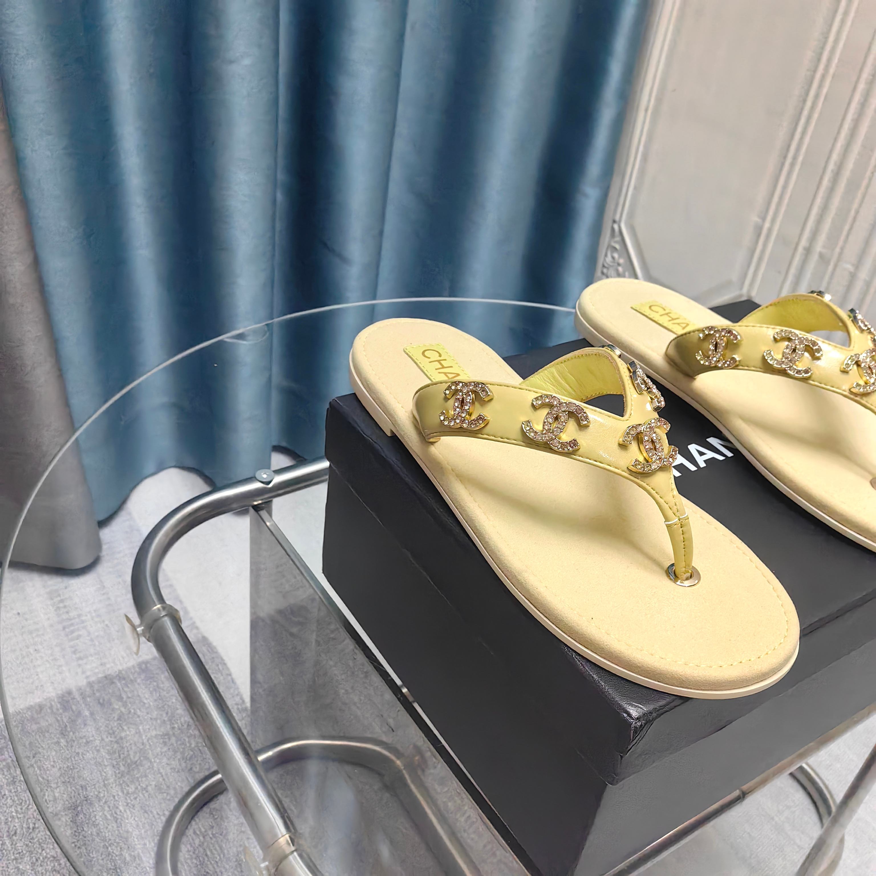 CC 25 Thong Sandal Diamond CC Logo