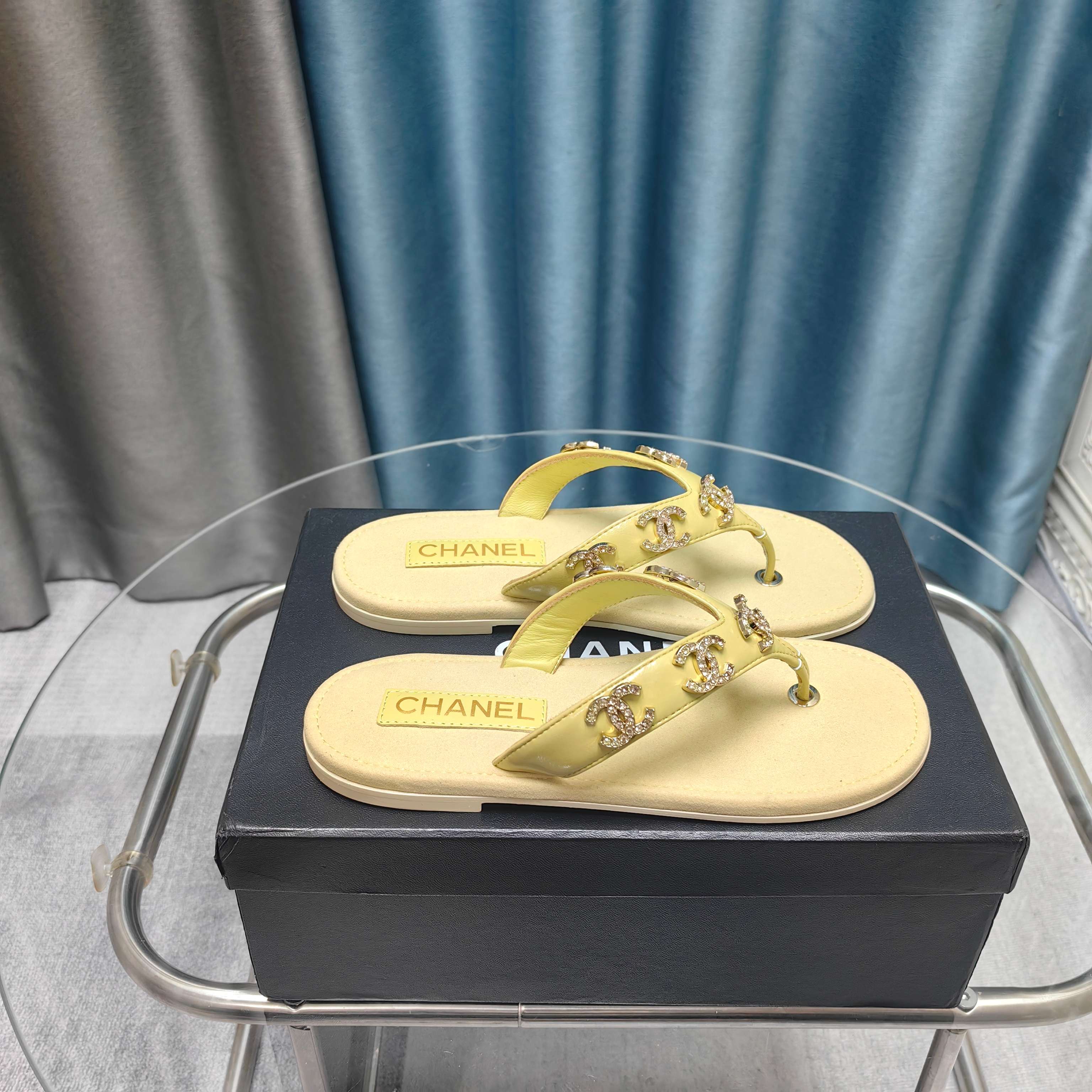 CC 25 Thong Sandal Diamond CC Logo