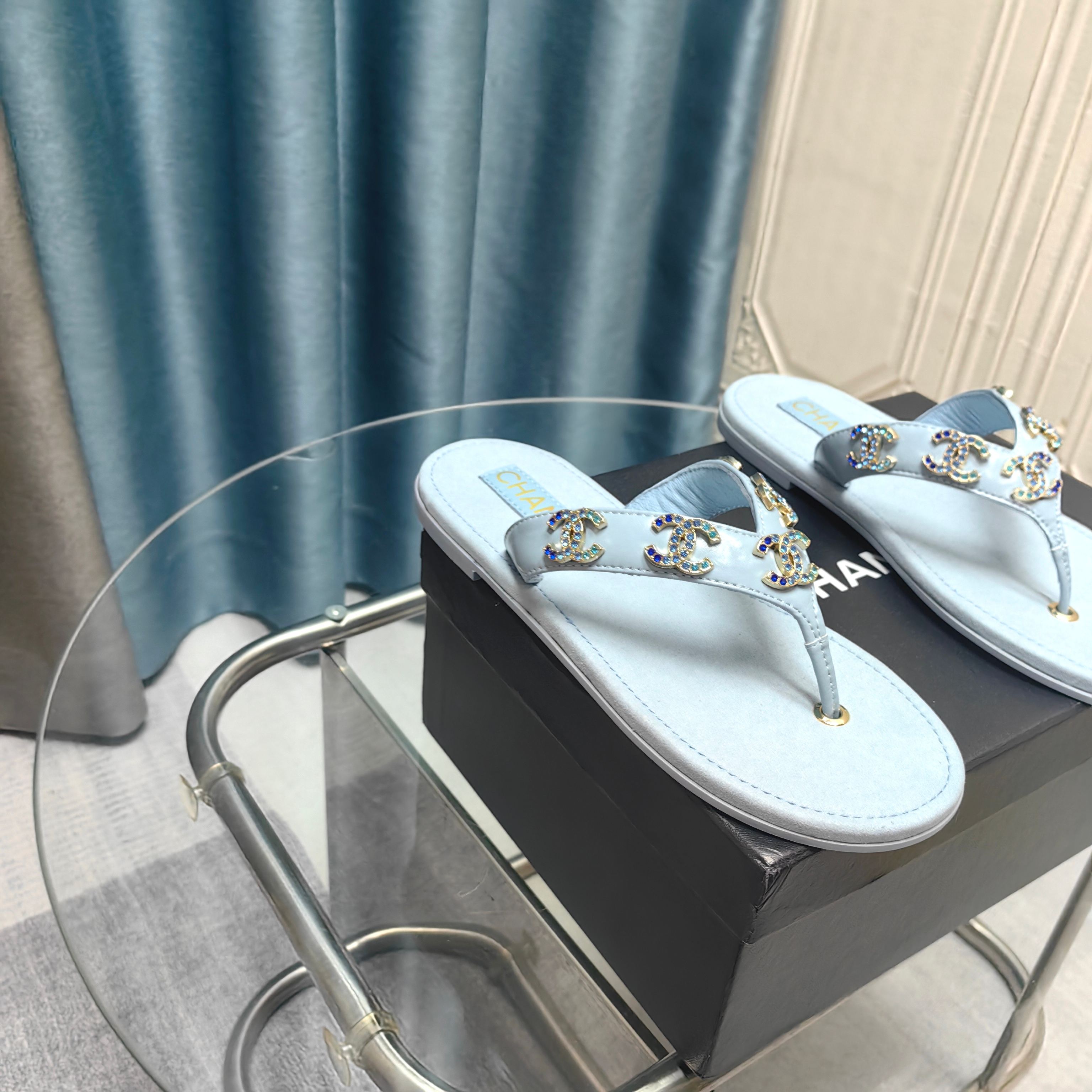 CC 25 Thong Sandal Diamond CC Logo