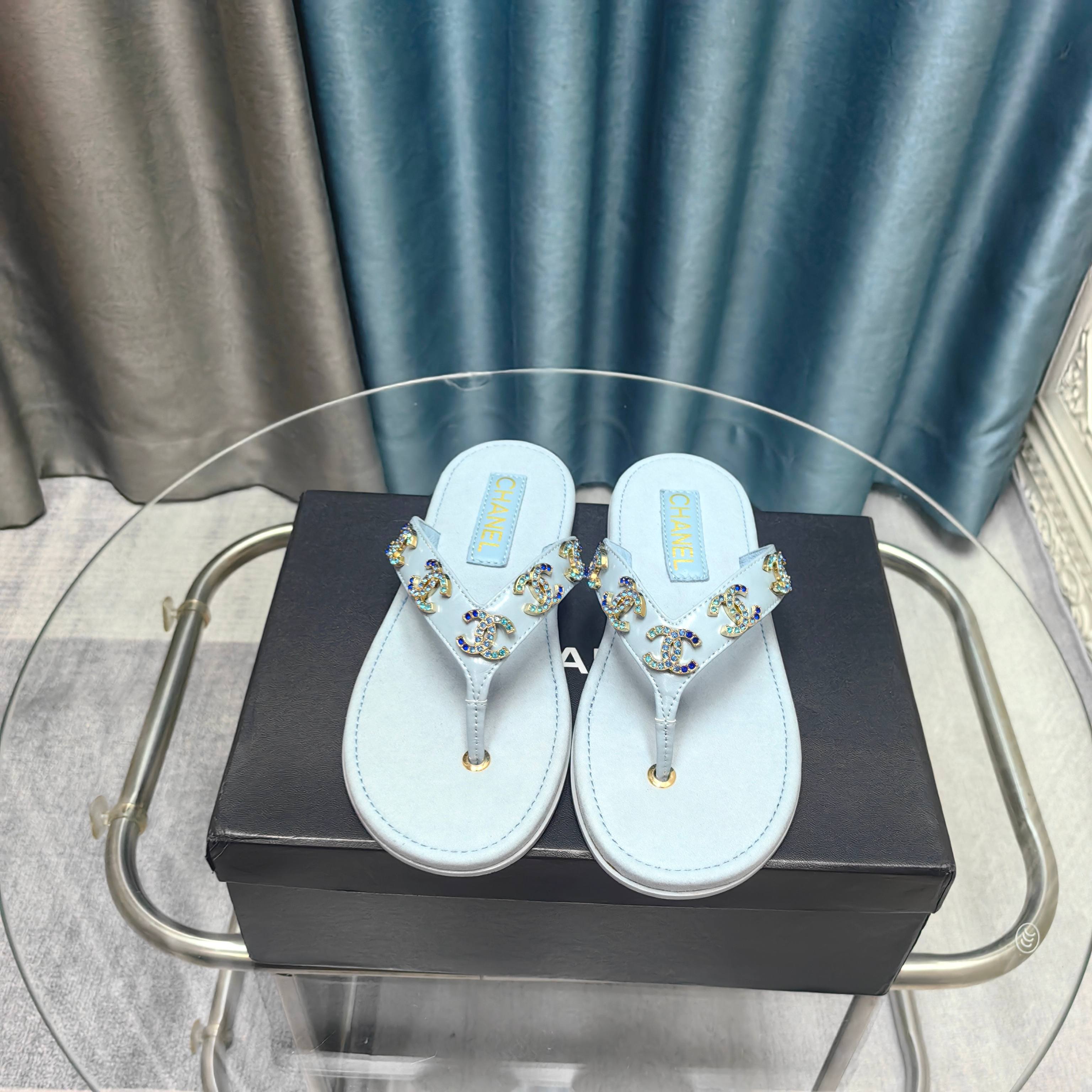 CC 25 Thong Sandal Diamond CC Logo