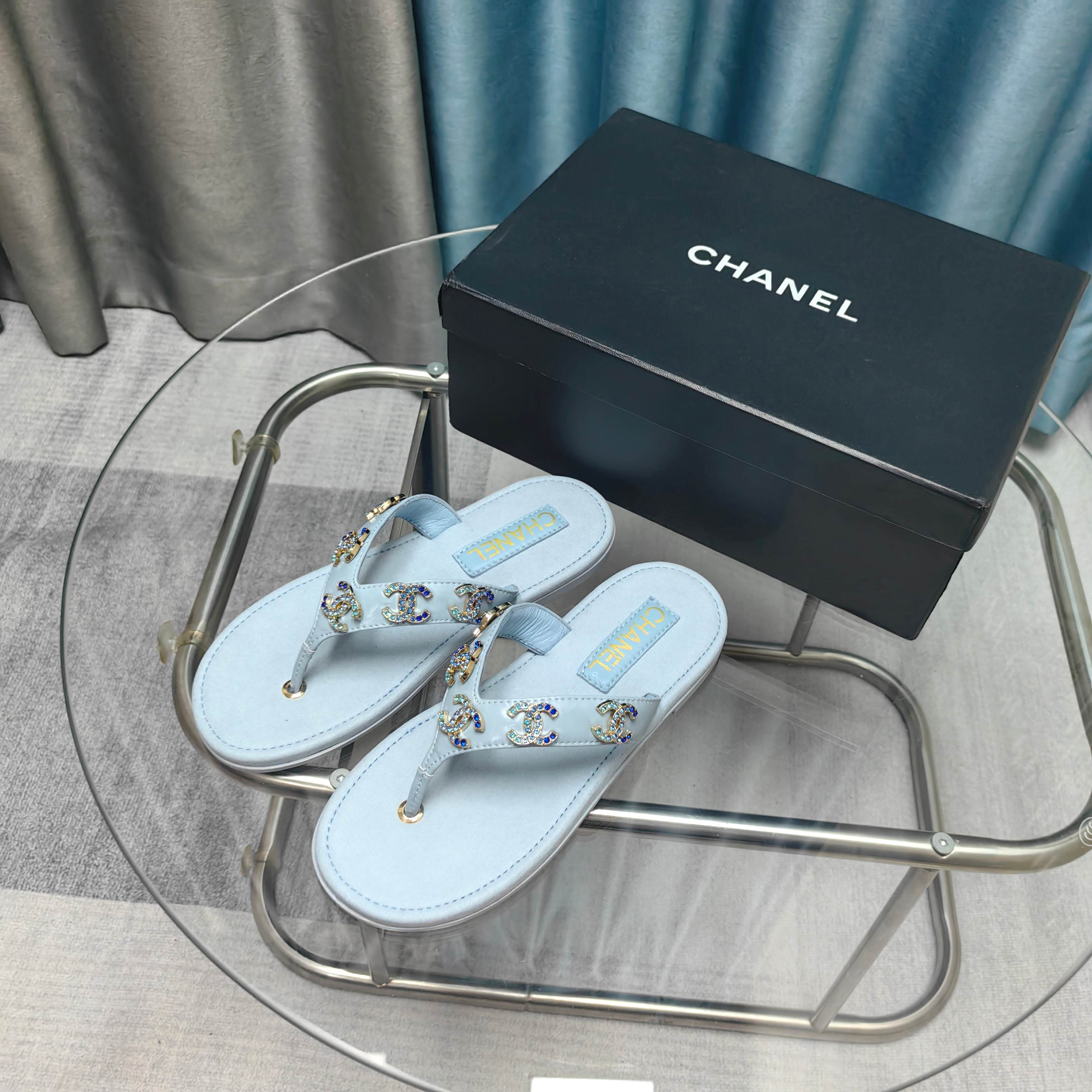 CC 25 Thong Sandal Diamond CC Logo