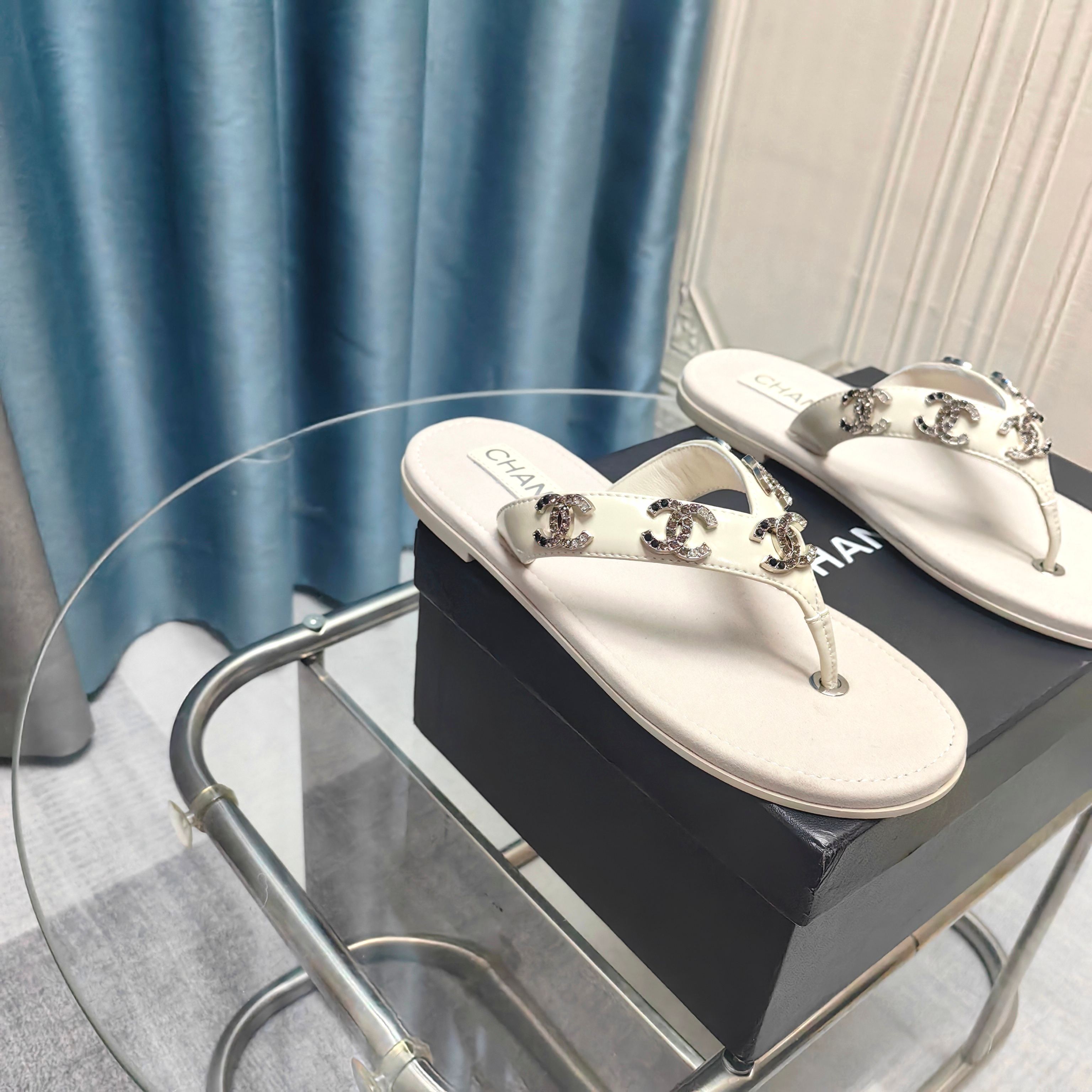 CC 25 Thong Sandal Diamond CC Logo