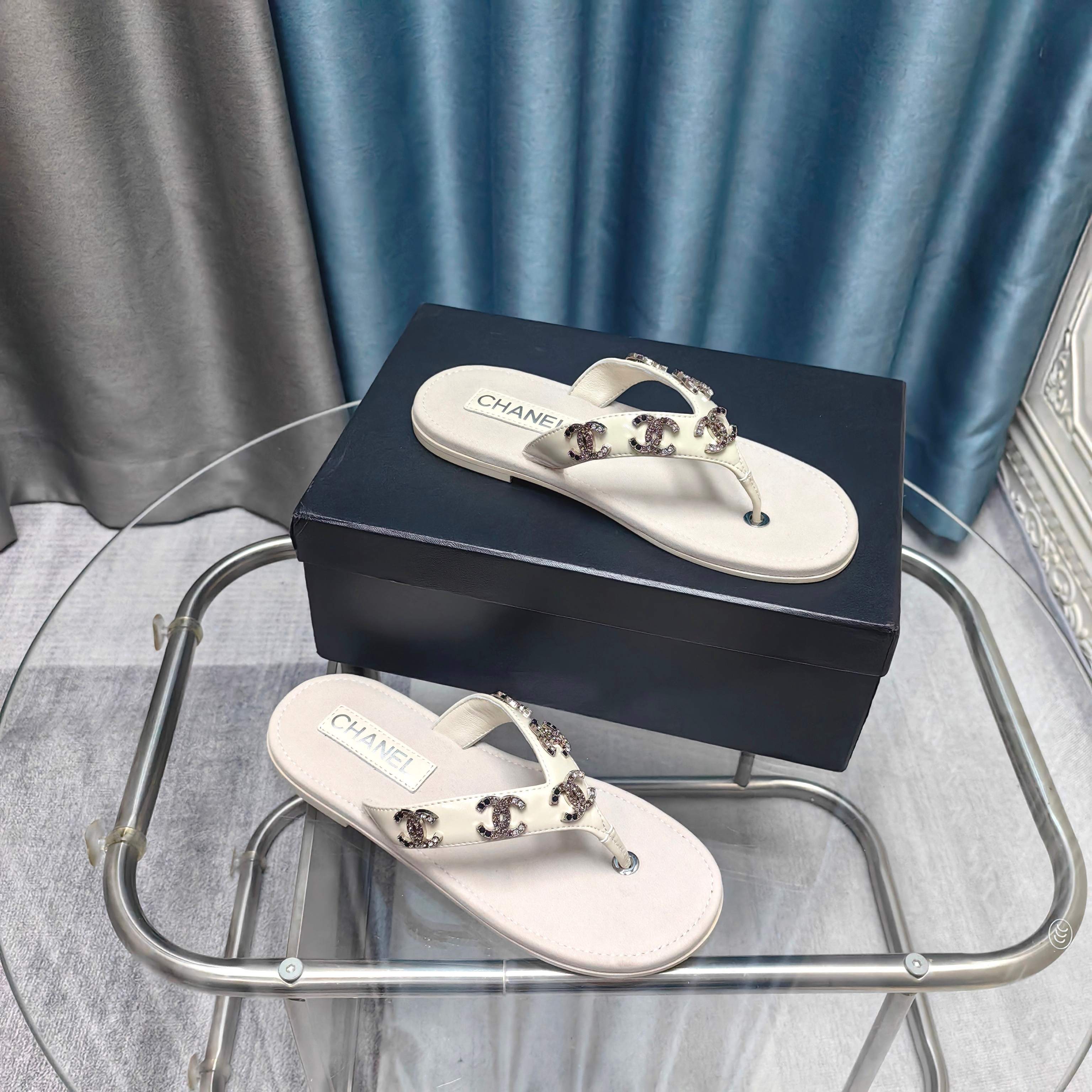 CC 25 Thong Sandal Diamond CC Logo