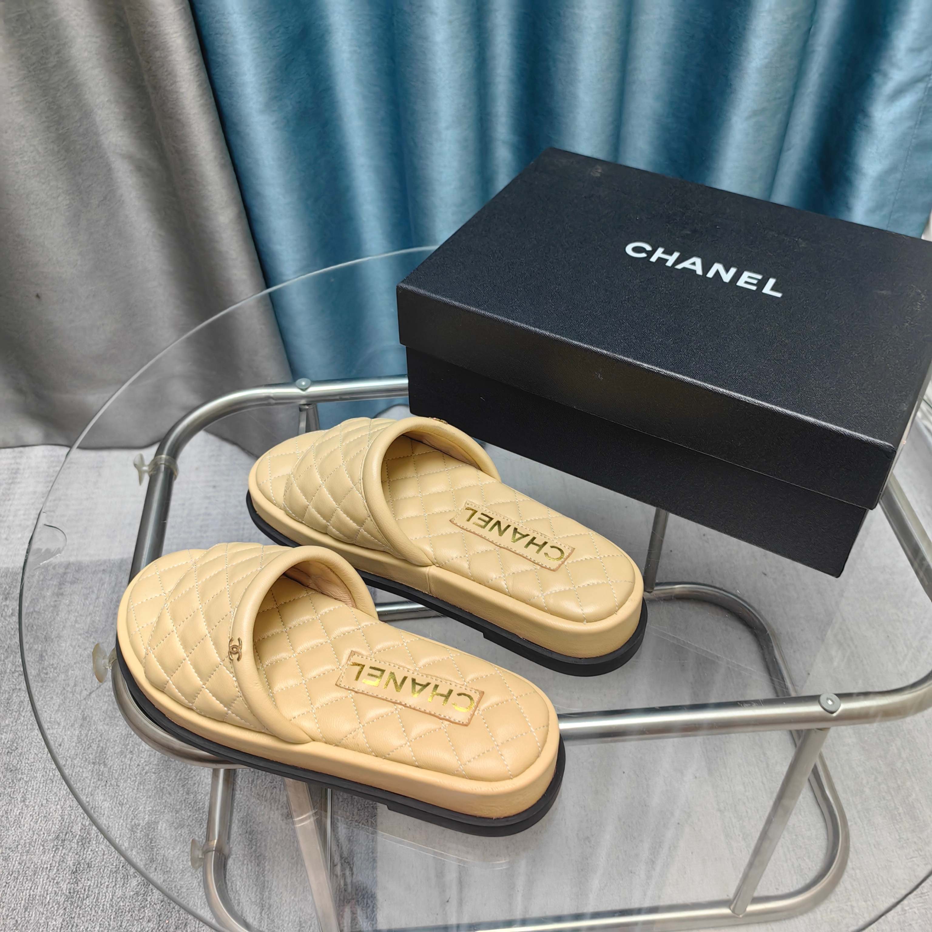 CC 25 Mule Quilted Calfskin