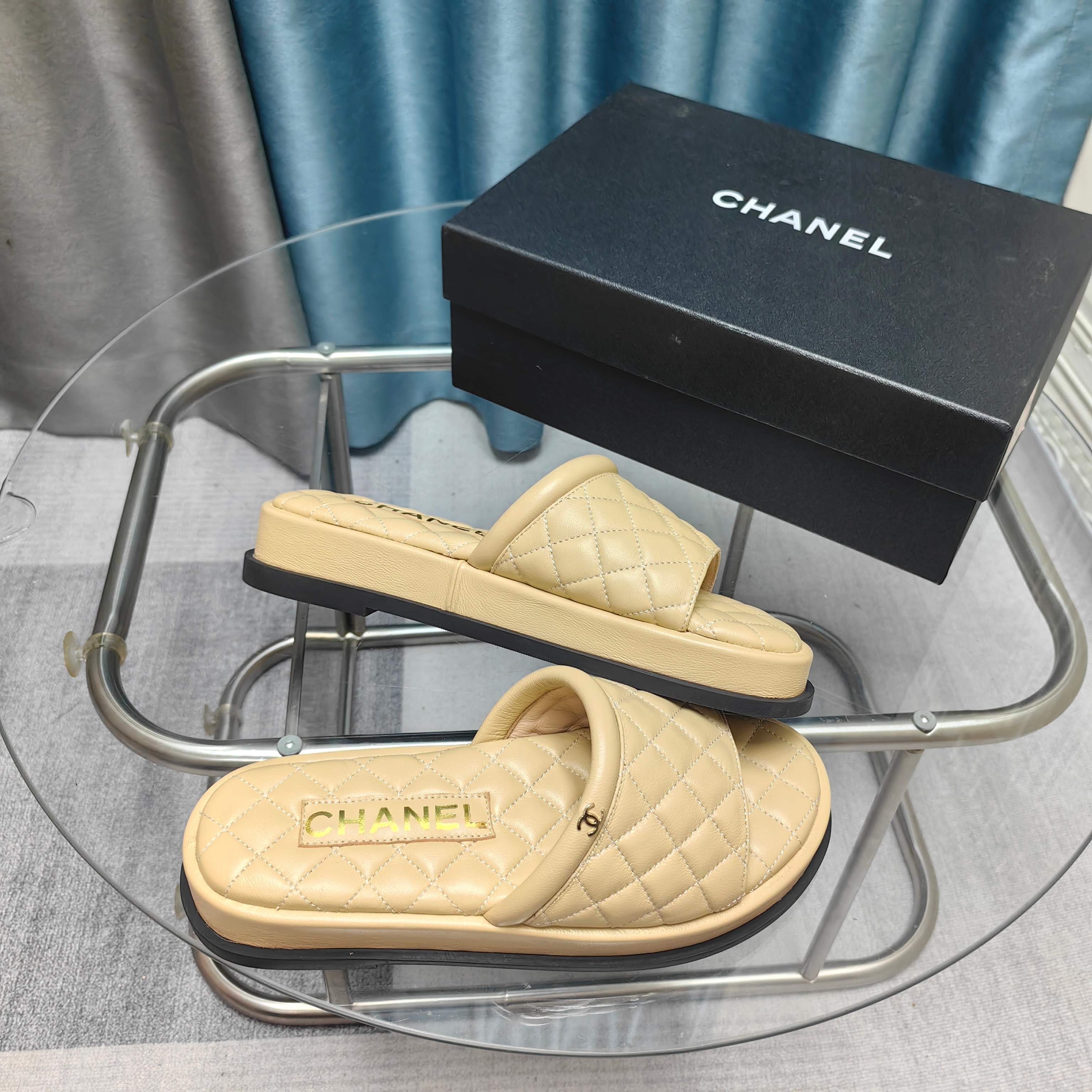 CC 25 Mule Quilted Calfskin