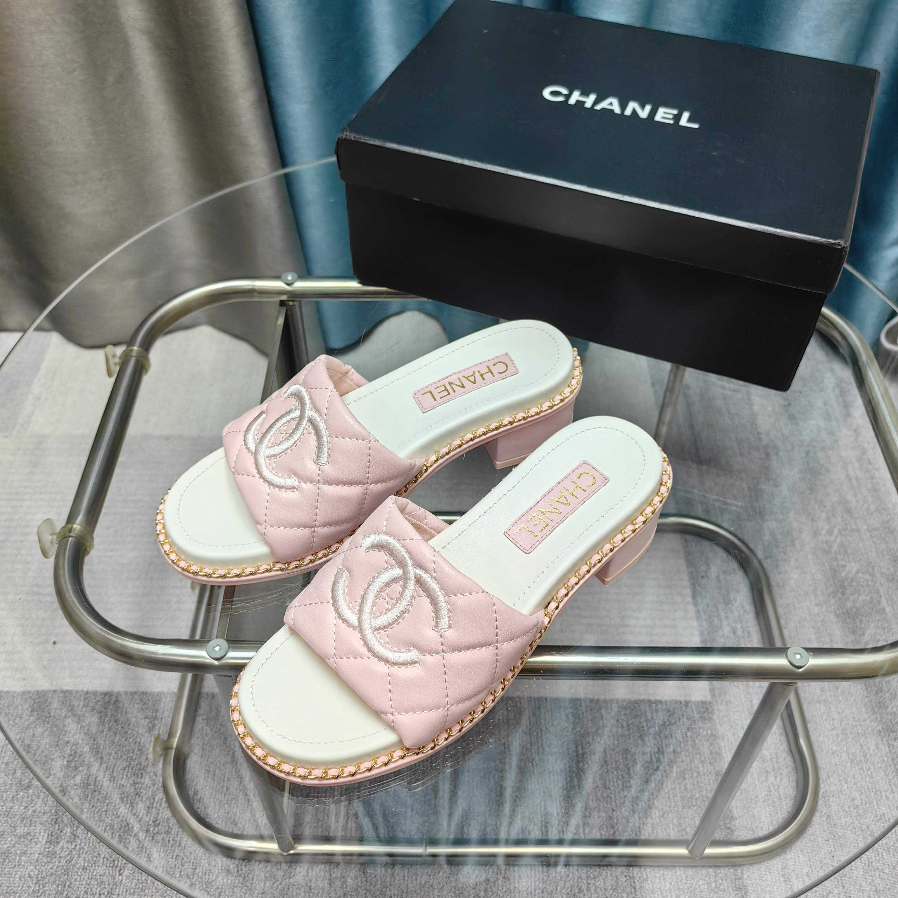 CC 25 Sandal 5cm Quilted Calfskin Leather Chain