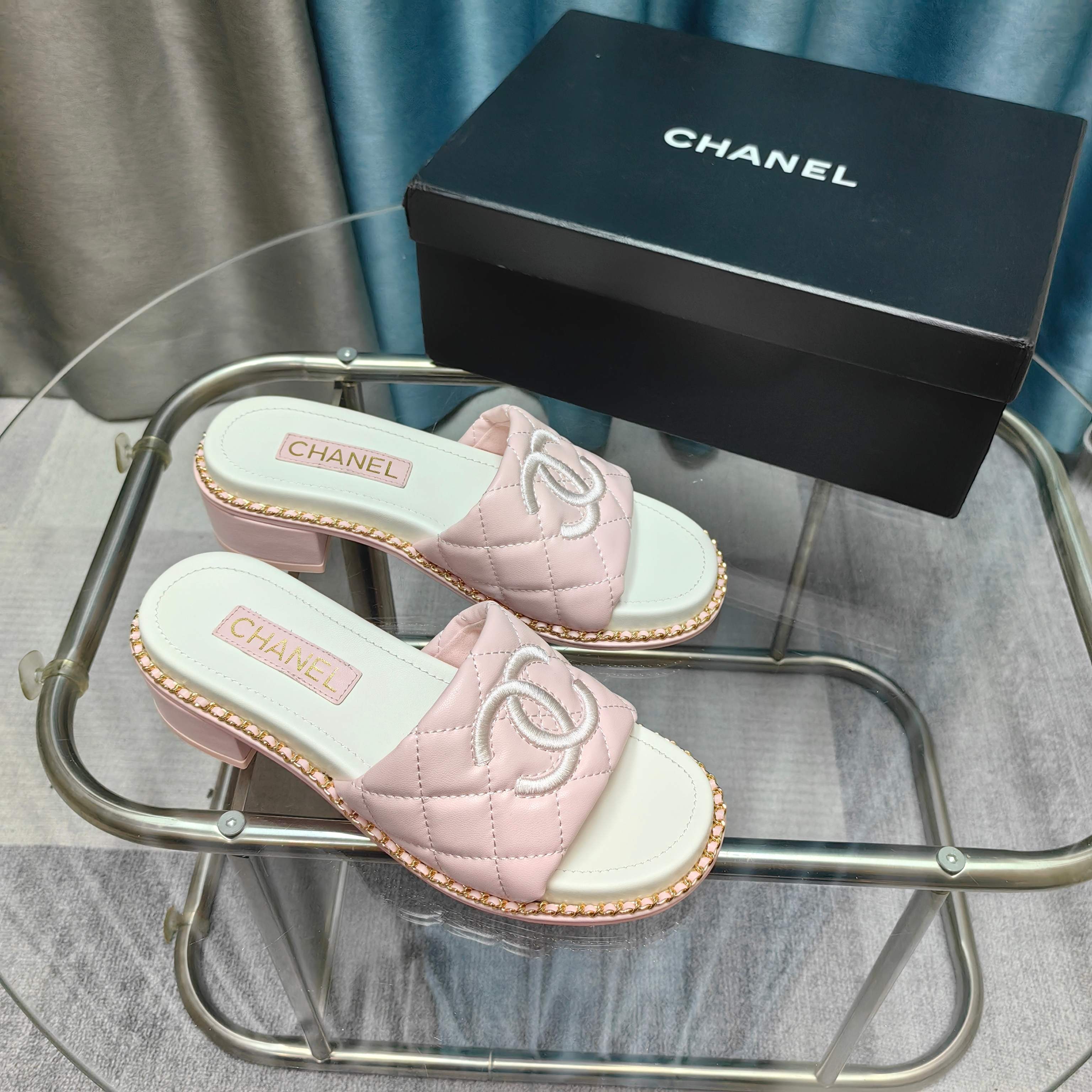 CC 25 Sandal 5cm Quilted Calfskin Leather Chain