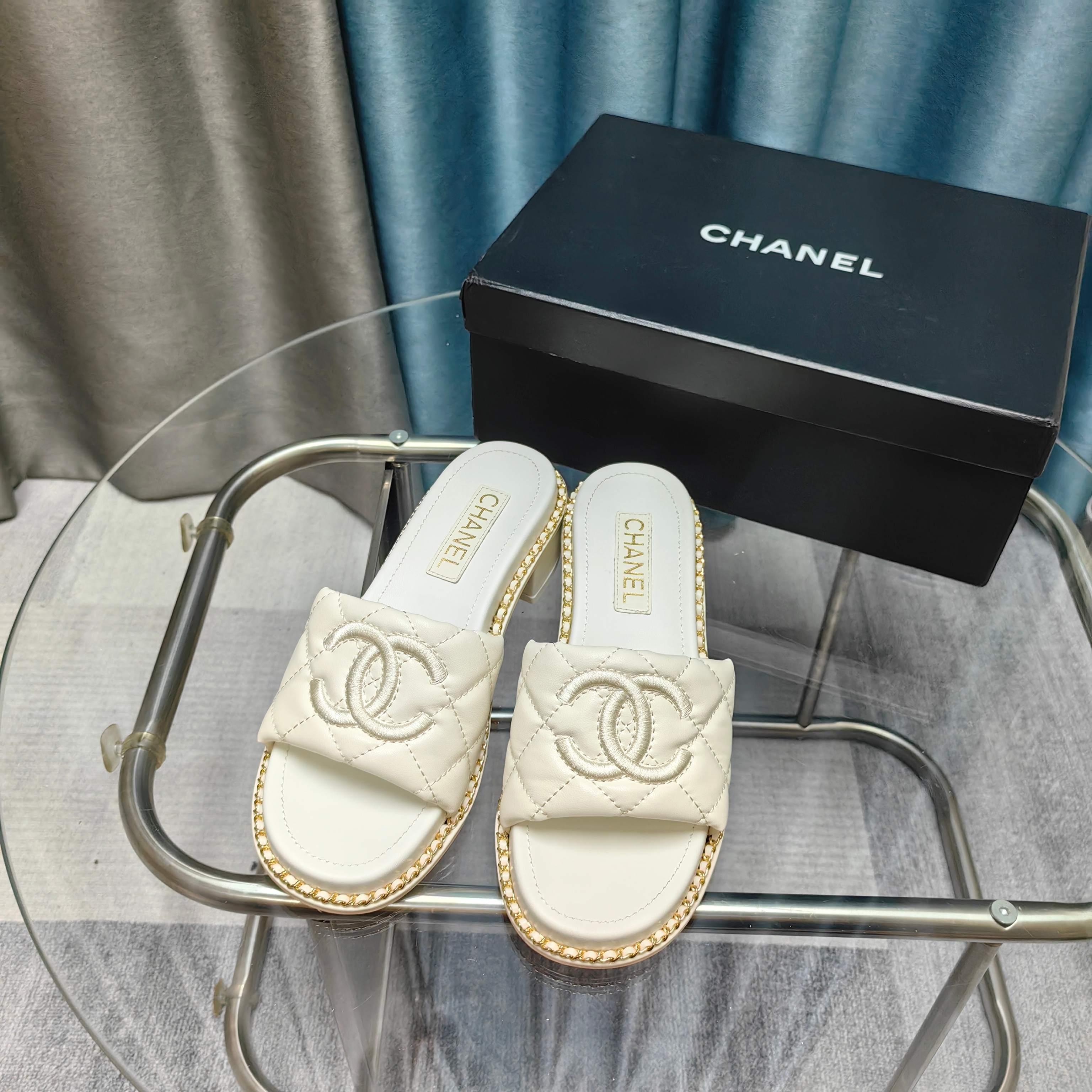 CC 25 Sandal 5cm Quilted Calfskin Leather Chain