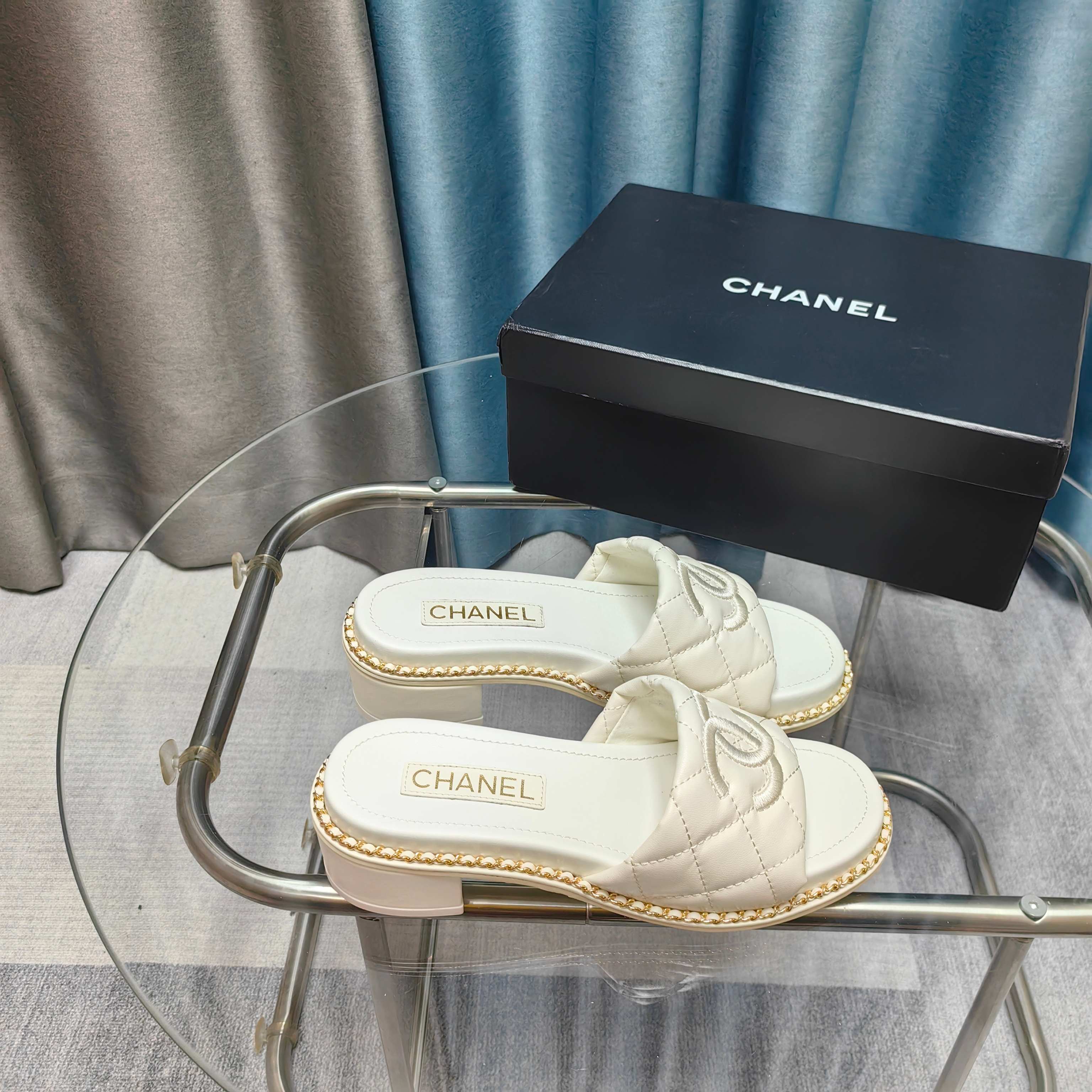 CC 25 Sandal 5cm Quilted Calfskin Leather Chain