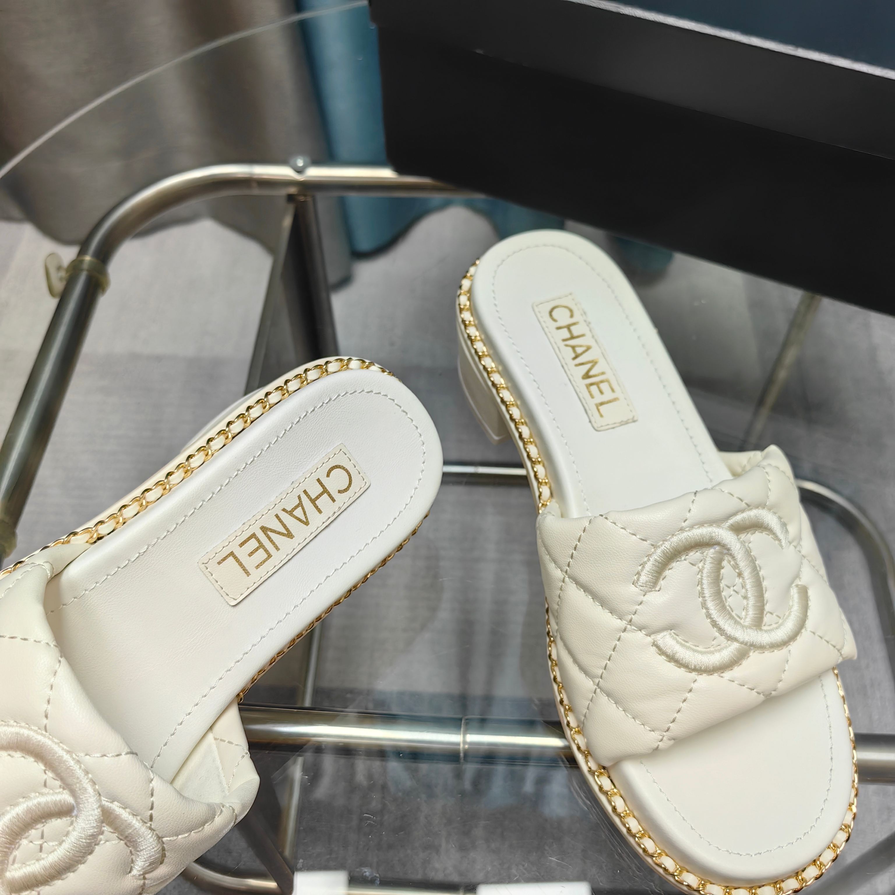 CC 25 Sandal 5cm Quilted Calfskin Leather Chain