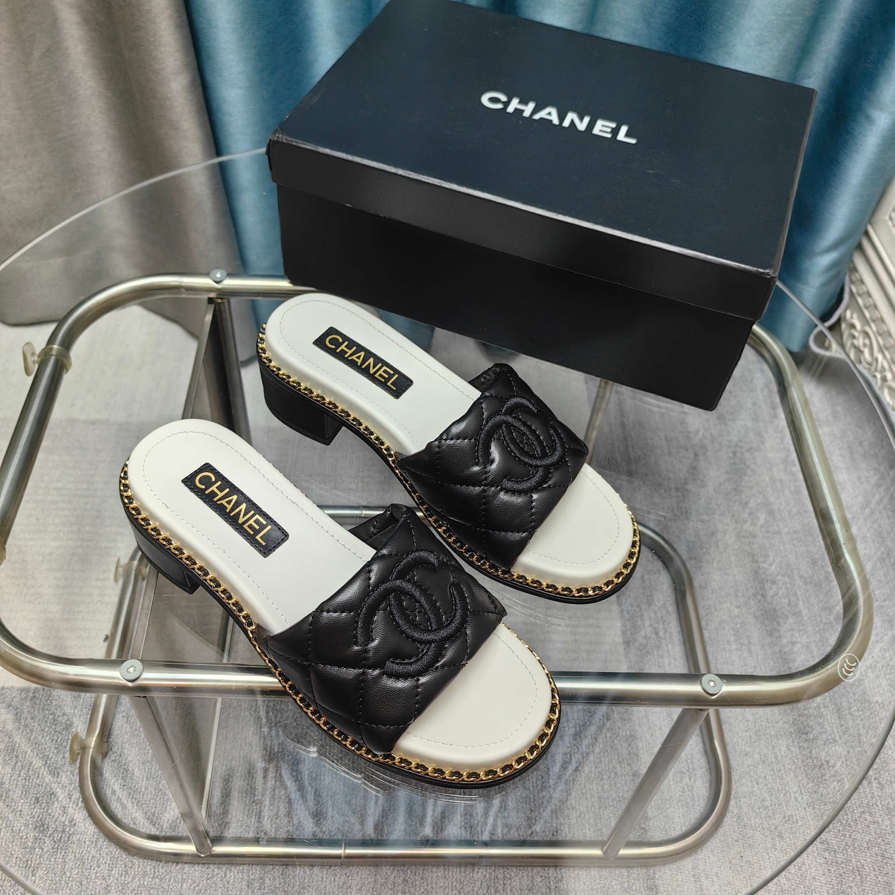 CC 25 Sandal 5cm Quilted Calfskin Leather Chain