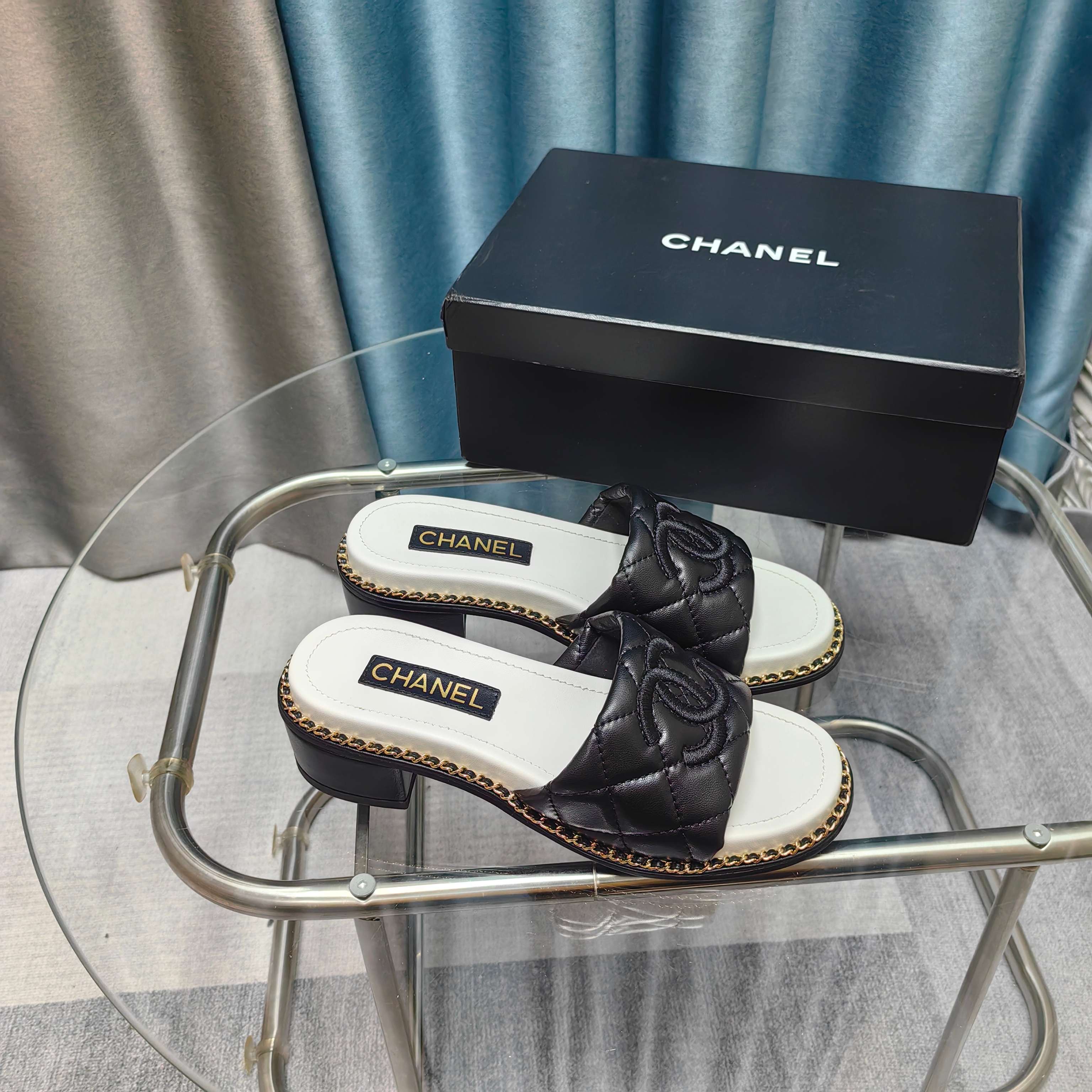 CC 25 Sandal 5cm Quilted Calfskin Leather Chain