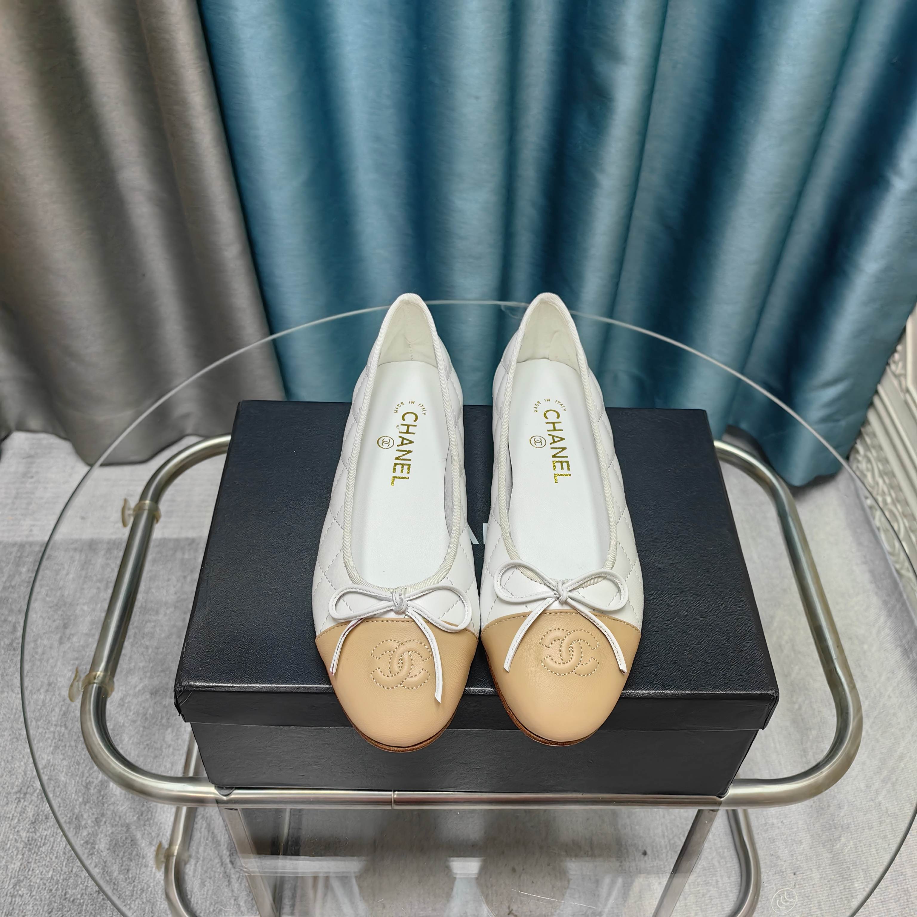 CC 25P Ballet Flat White Beige Quilted Calfskin