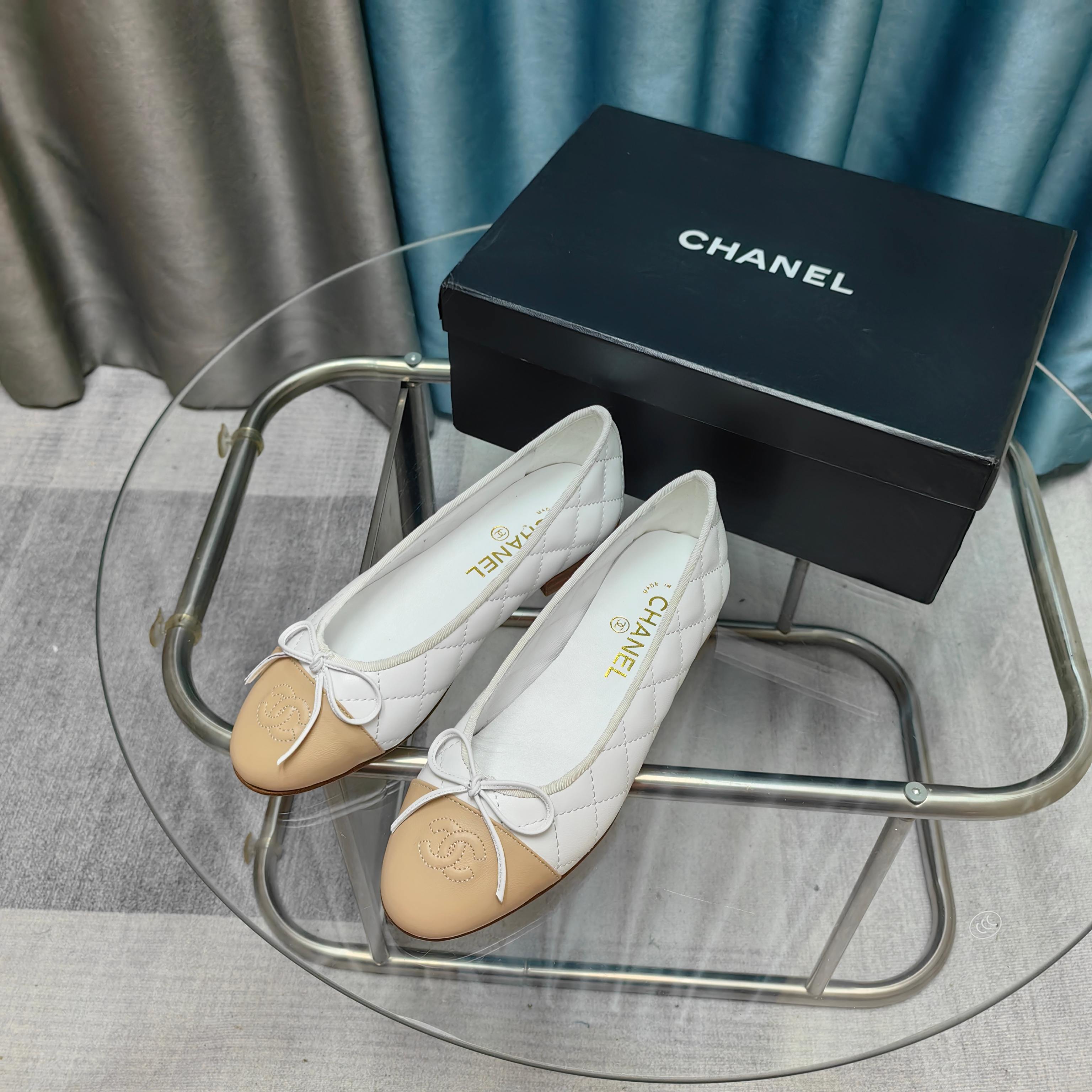 CC 25P Ballet Flat White Beige Quilted Calfskin