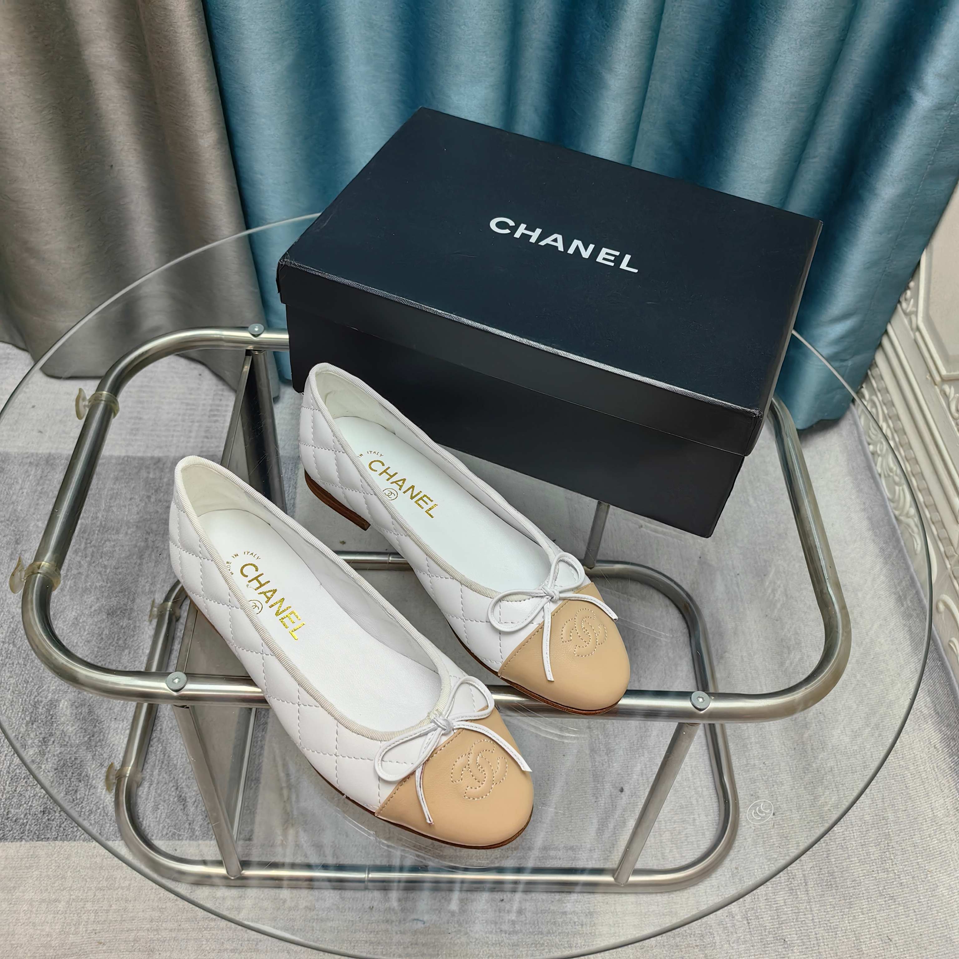 CC 25P Ballet Flat White Beige Quilted Calfskin
