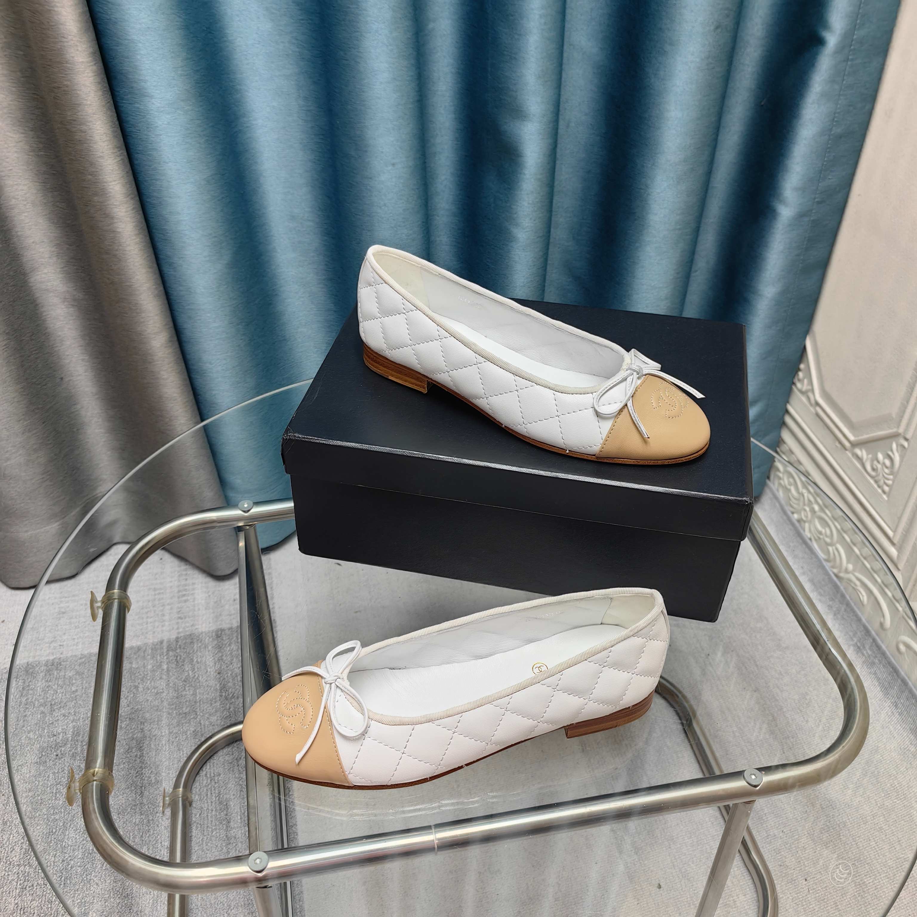 CC 25P Ballet Flat White Beige Quilted Calfskin