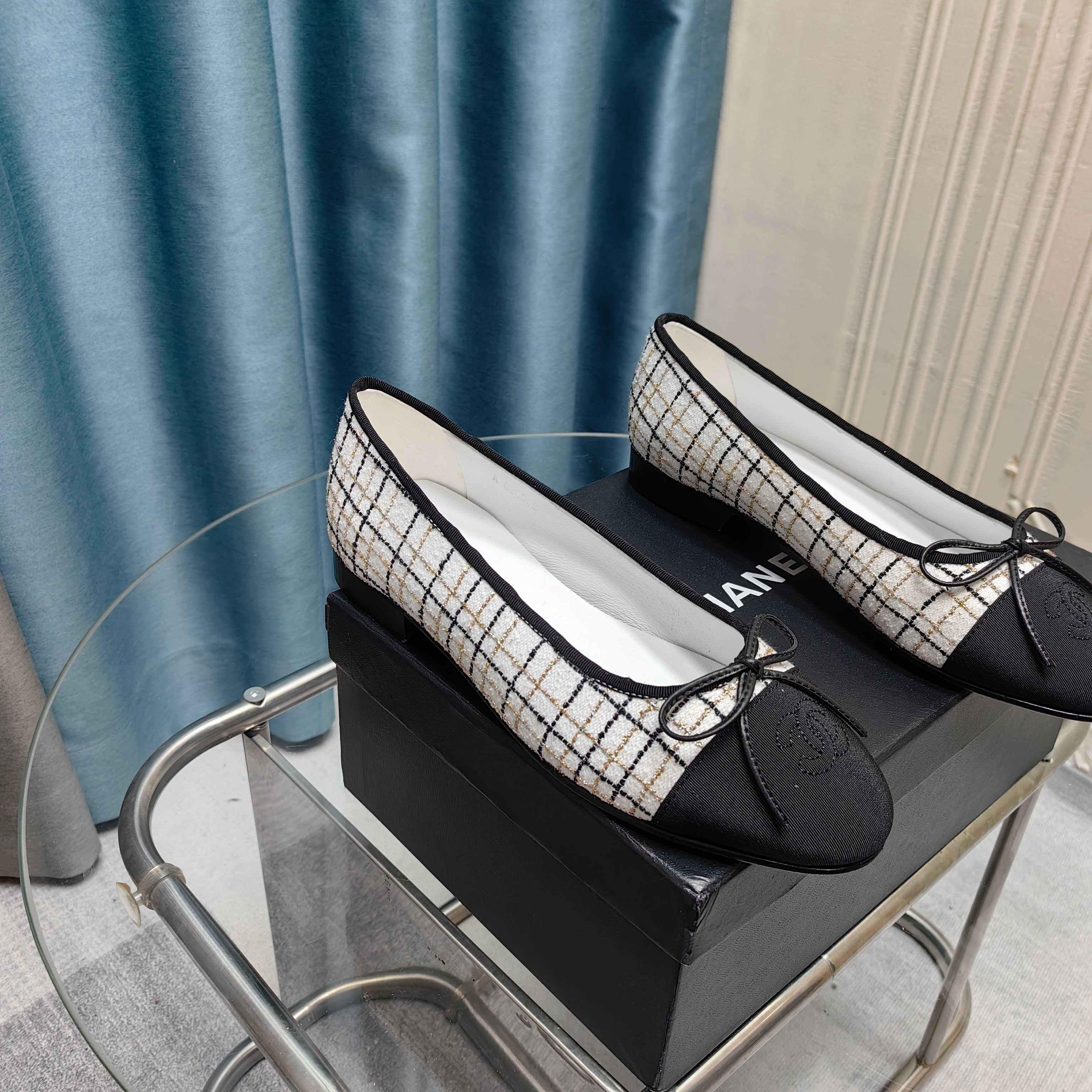 CC 25P Ballet Flat White Tweed Black Grosgrain