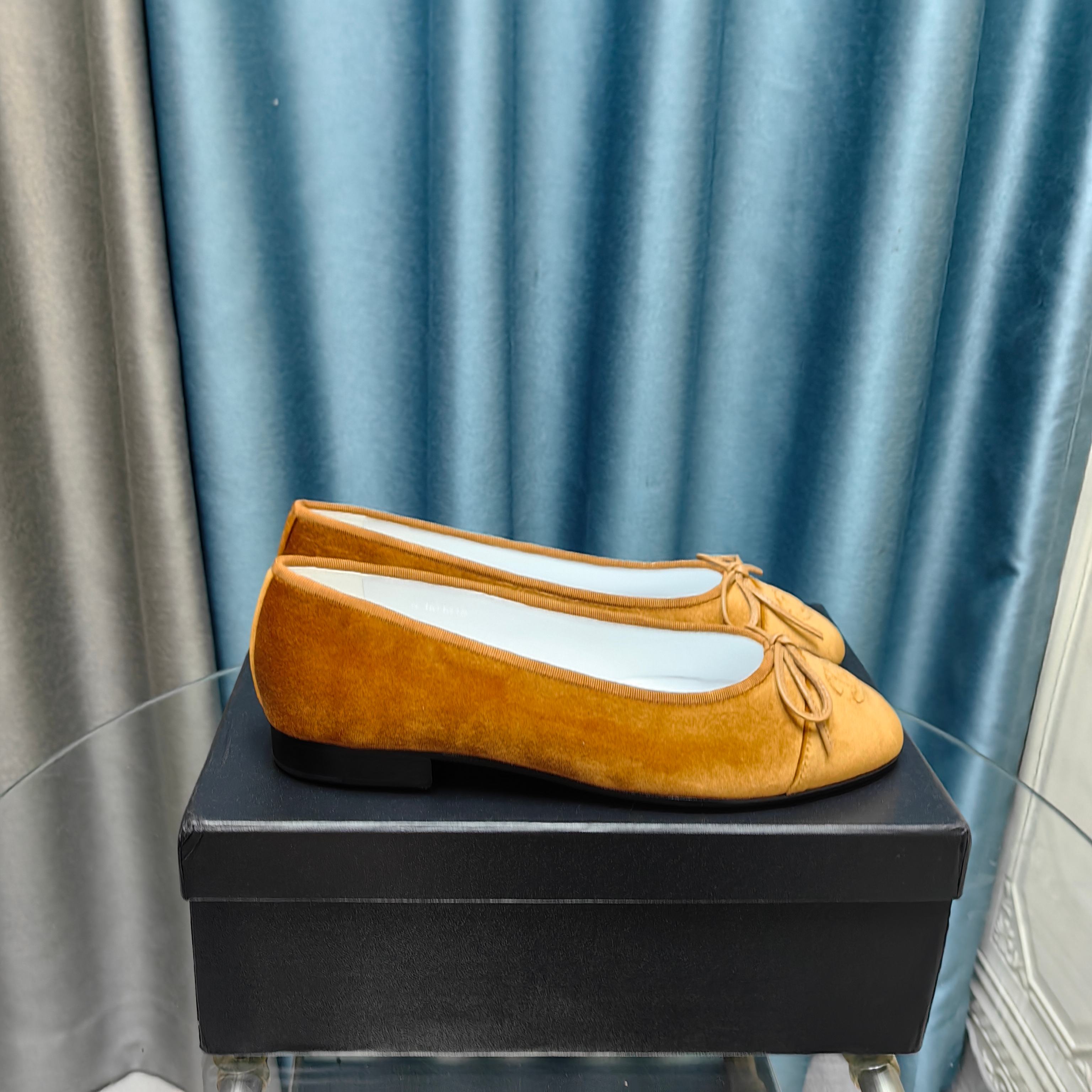 CC 25P Ballet Flat Brown Velvet