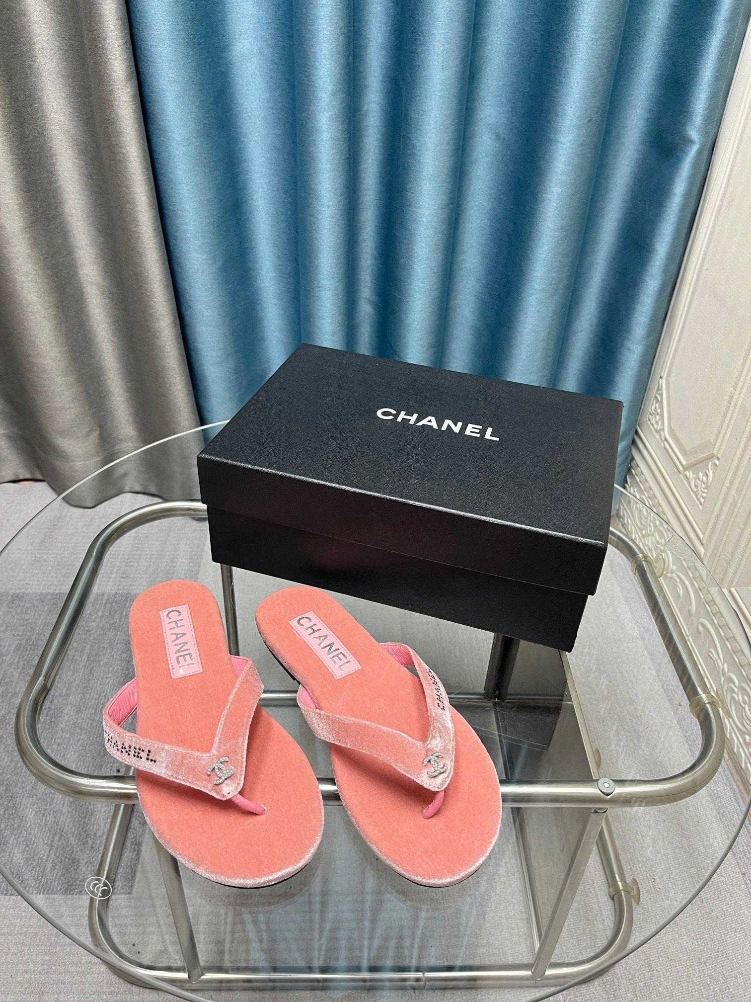 CC 25 Thong Sandal Pink Velvet Diamond