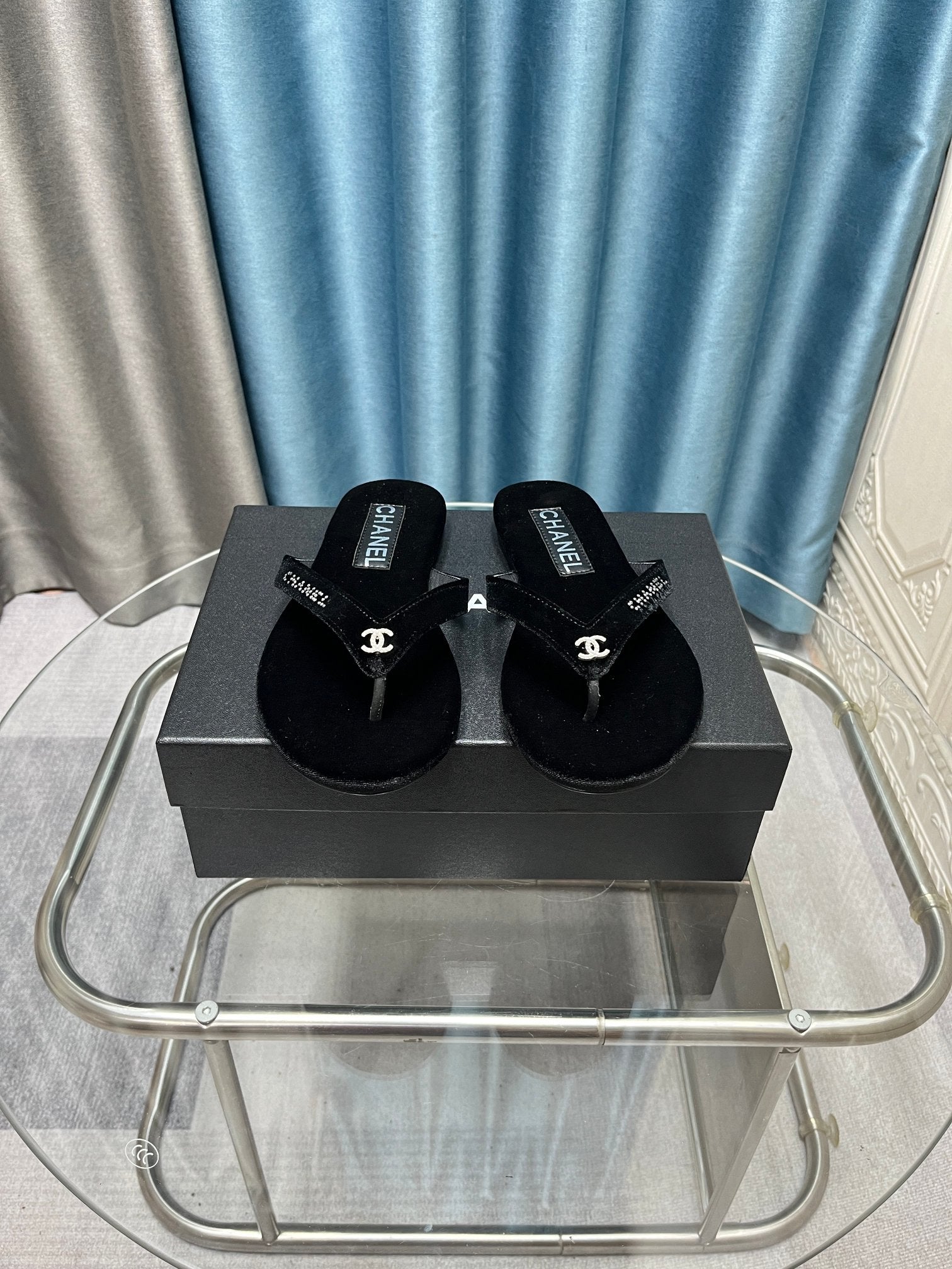 CC 25 Thong Sandal Black Velvet Diamond