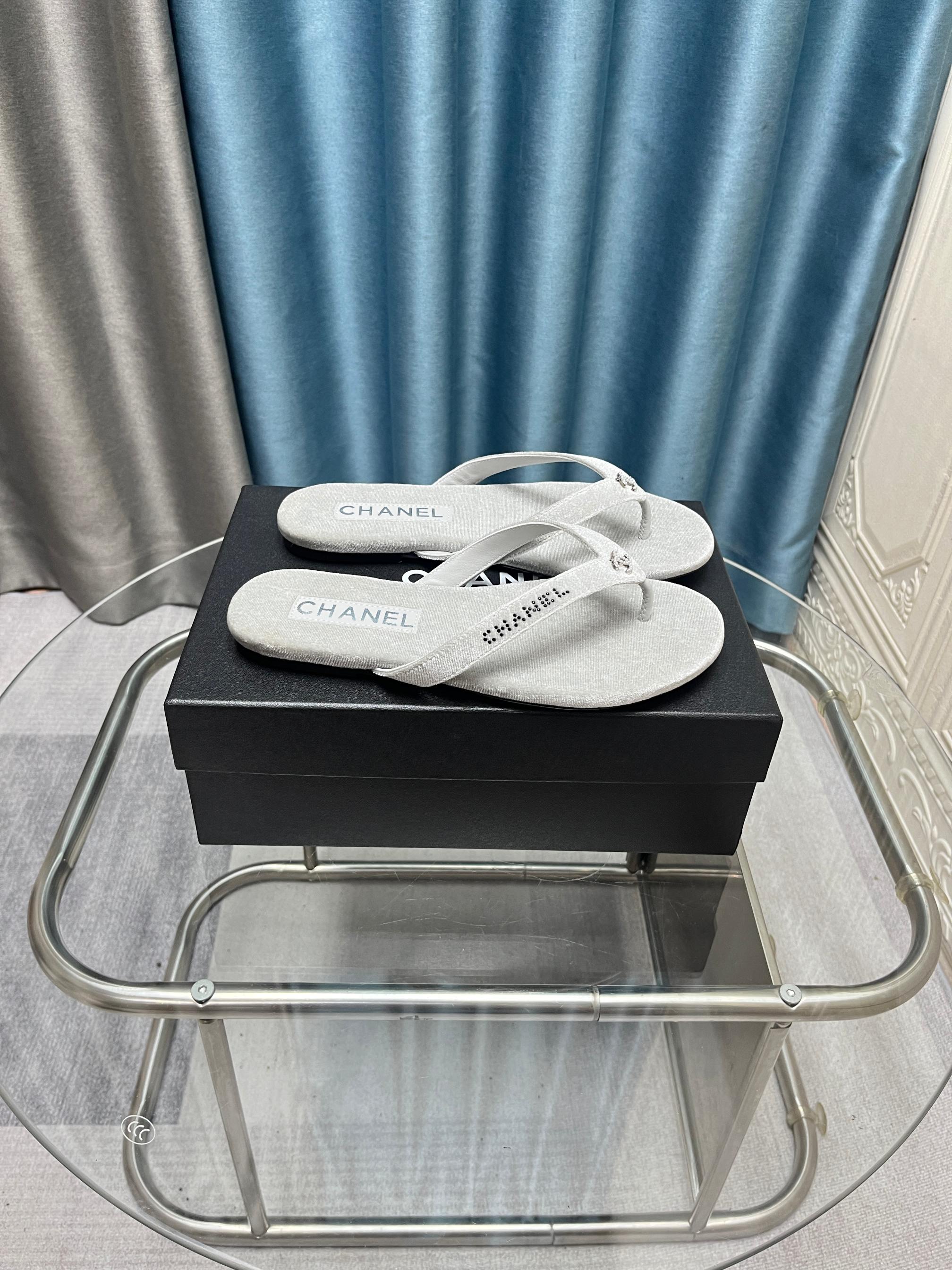 CC 25 Thong Sandal Grey Velvet Diamond