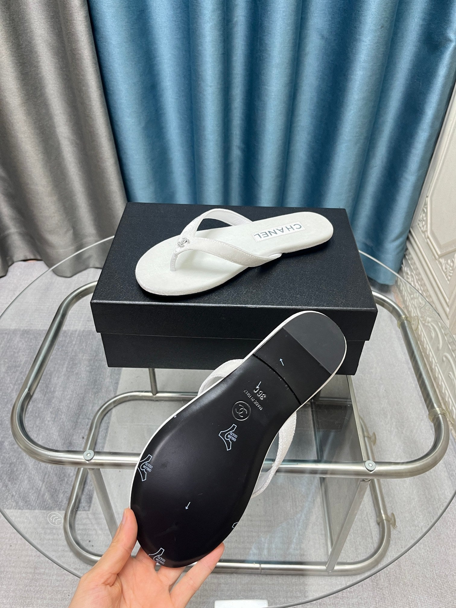 CC 25 Thong Sandal White Violet Diamond